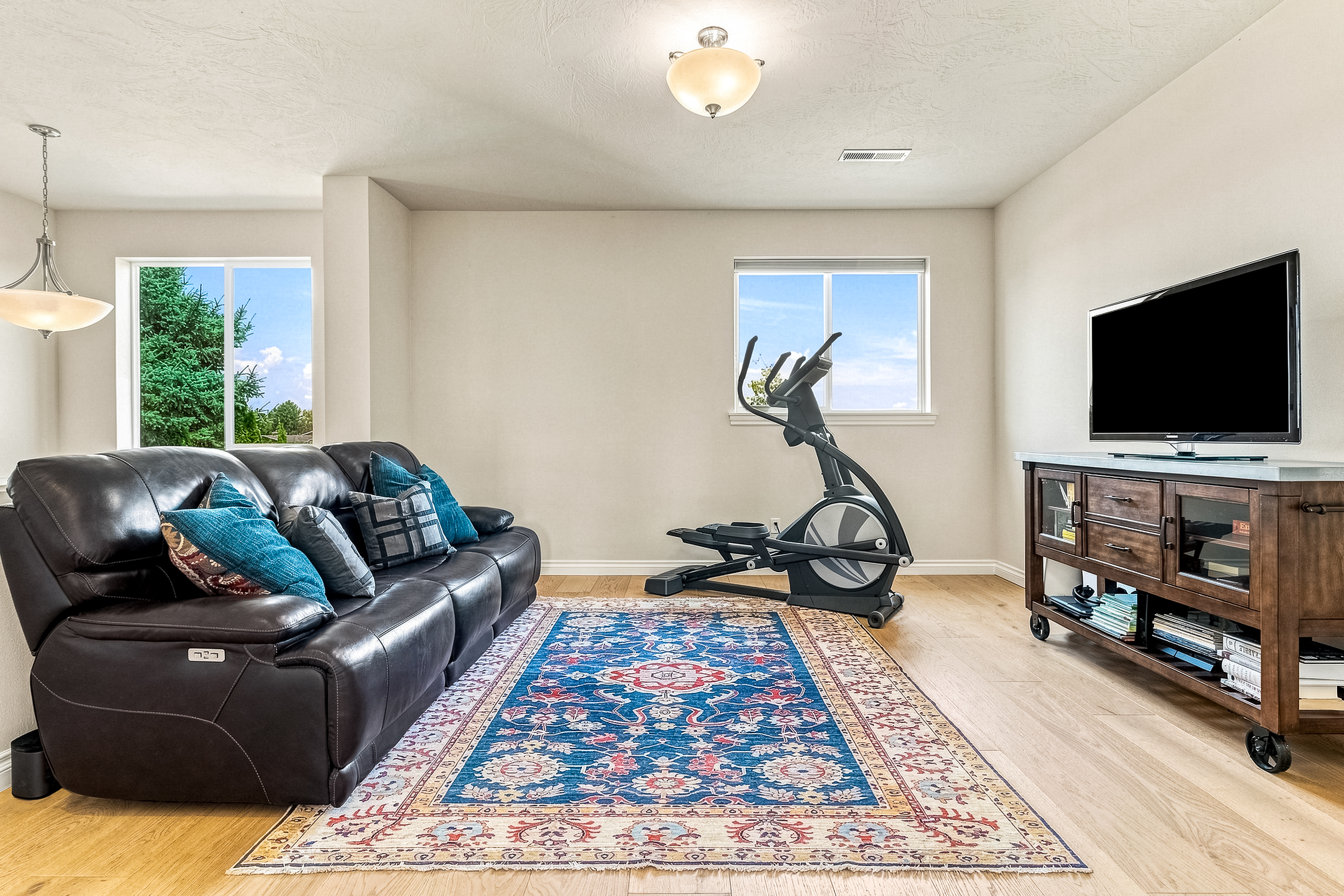 1017 SE Crestlane Drive - 物件實景