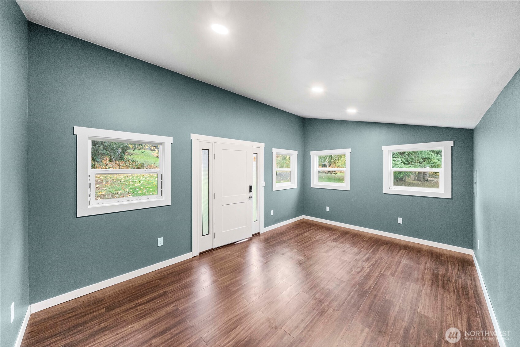 Fall City, Washington, 98025, United States, 2 Bedrooms Bedrooms, ,3 BathroomsBathrooms,Residential,For Sale,1987956