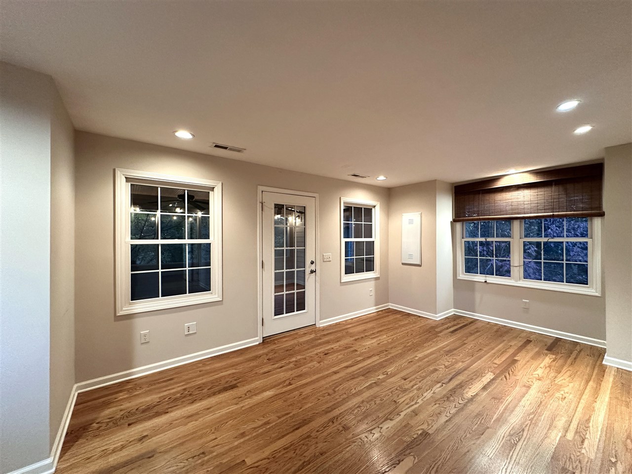 Bowling Green, Kentucky, 42103, United States, 4 Bedrooms Bedrooms, ,5 BathroomsBathrooms,Residential,For Sale,1991633