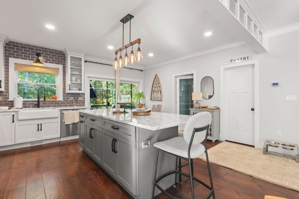 North Attleboro, Massachusetts, 02760, United States, 4 Bedrooms Bedrooms, ,4 BathroomsBathrooms,Residential,For Sale,2005211