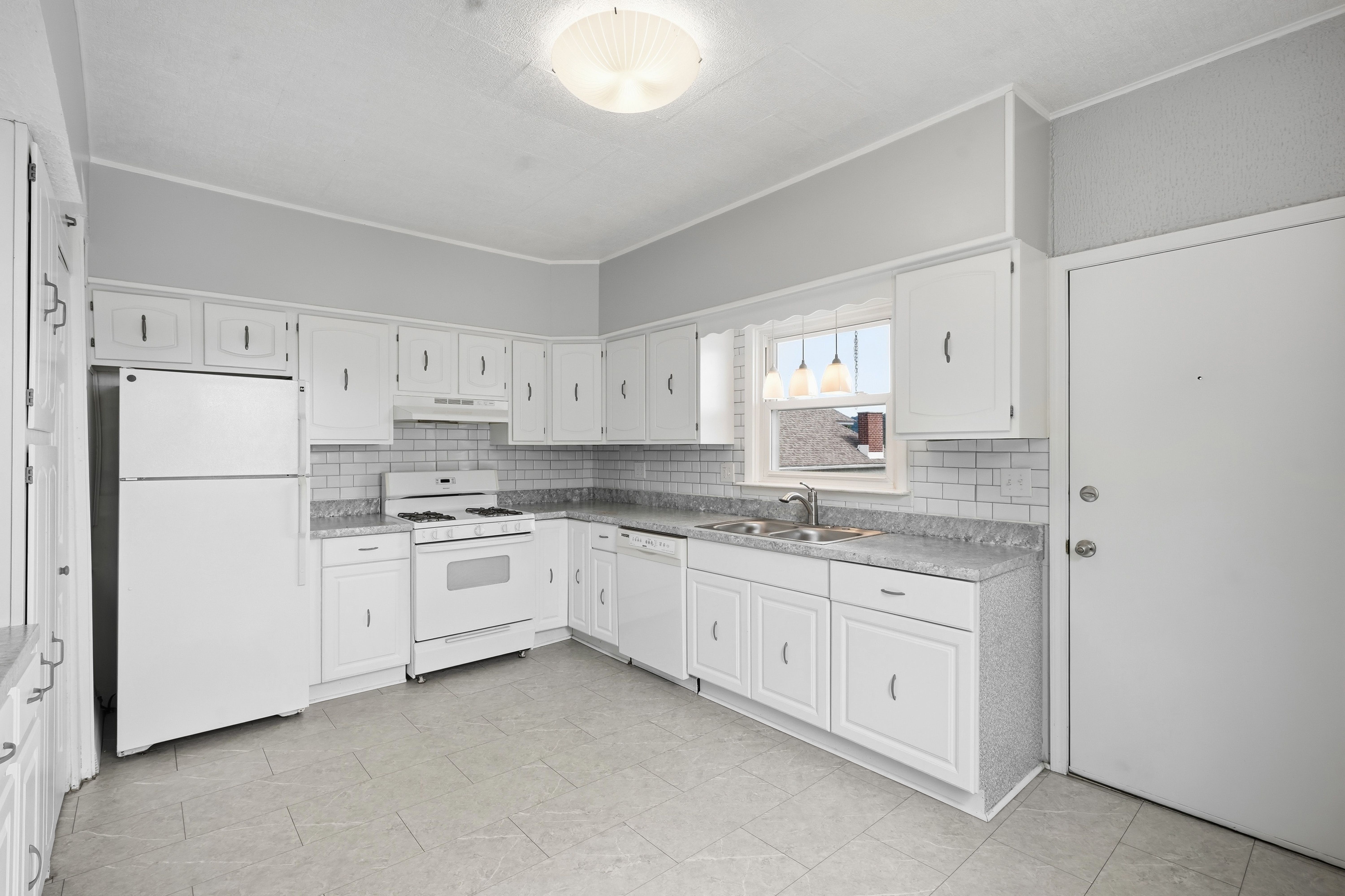  636 1/2 Fifth Avenue, Coraopolis, PA 15108 - 物件實景