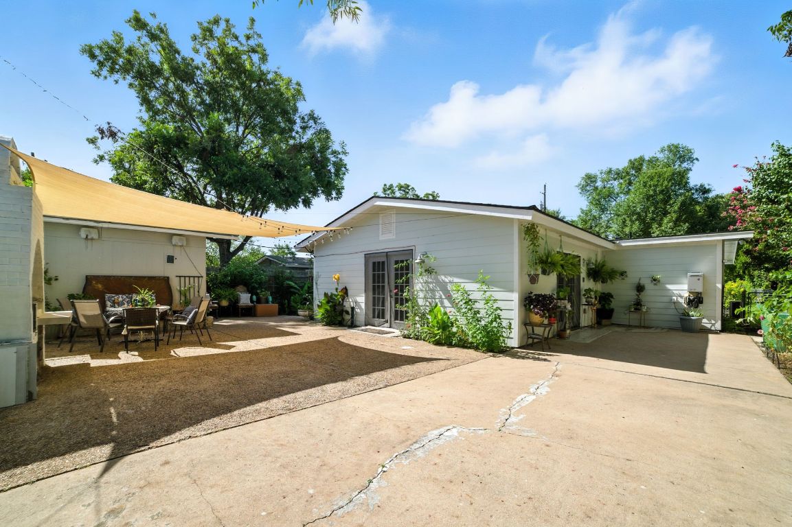 Austin, Texas, 78702, United States, 3 Bedrooms Bedrooms, ,2 BathroomsBathrooms,Residential,For Sale,1906696