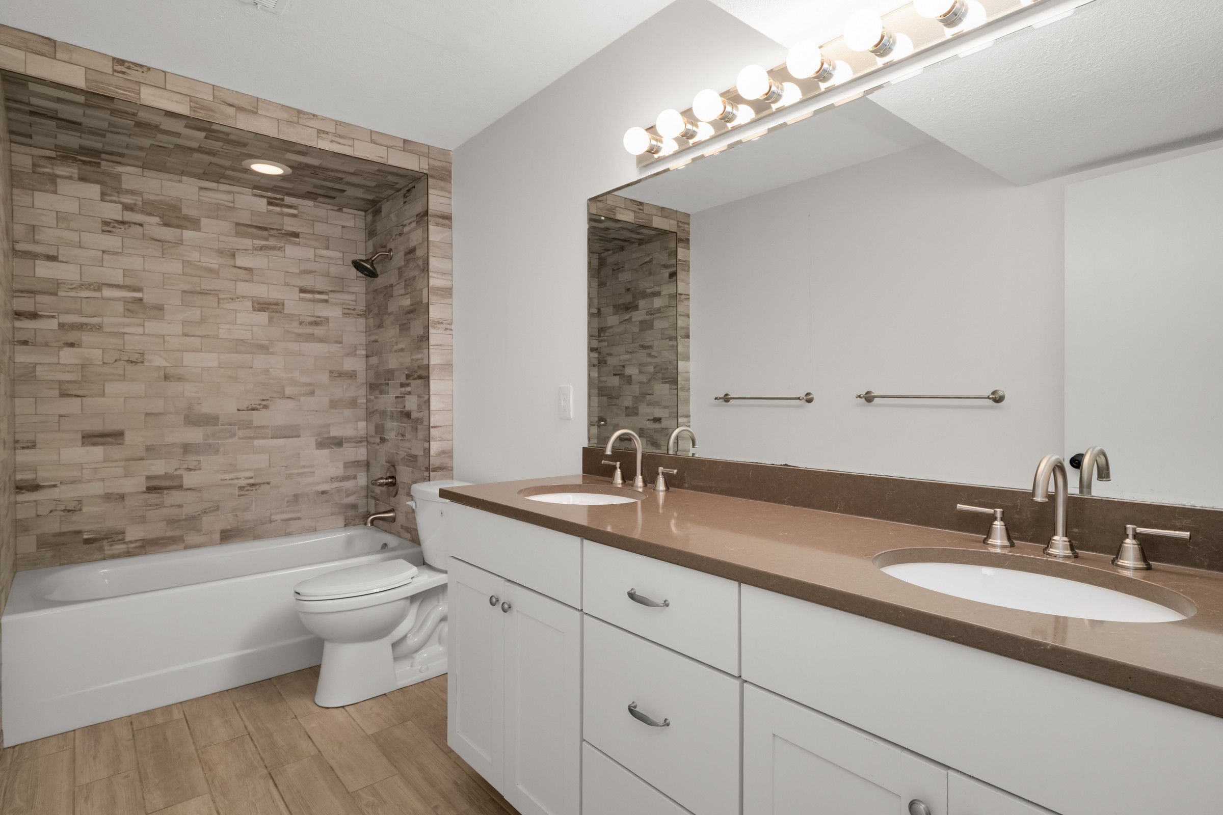  Renovated Beauty in Prime Bloomington - 物件實景