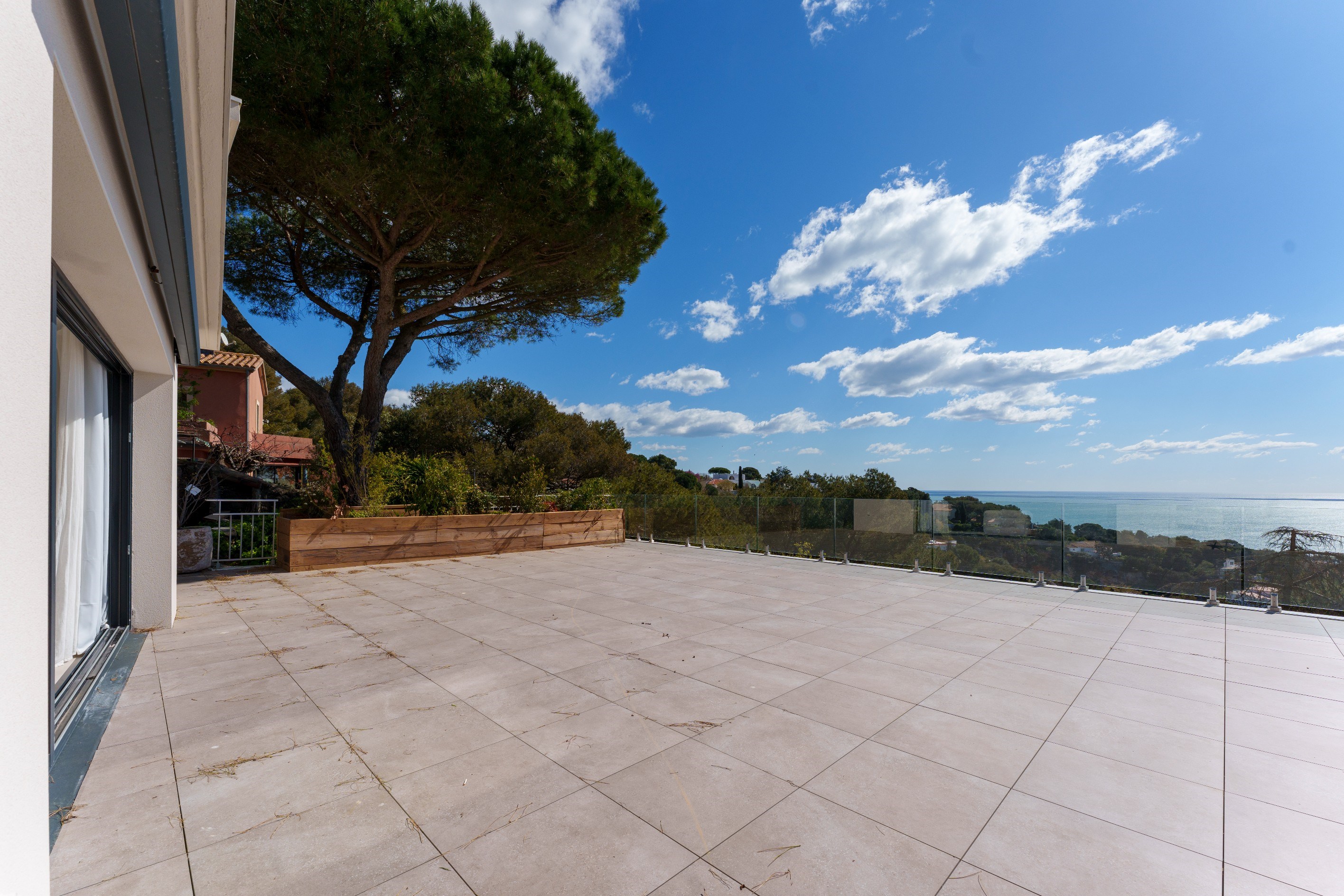  A balcony overlooking the Mediterranean… - 物件實景