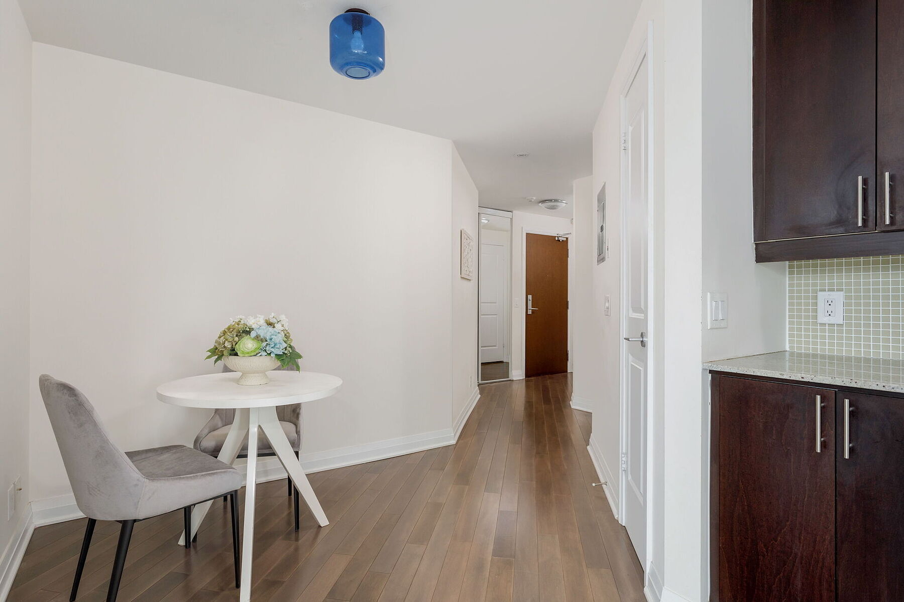  Spacious and Bright Condo - 物件實景