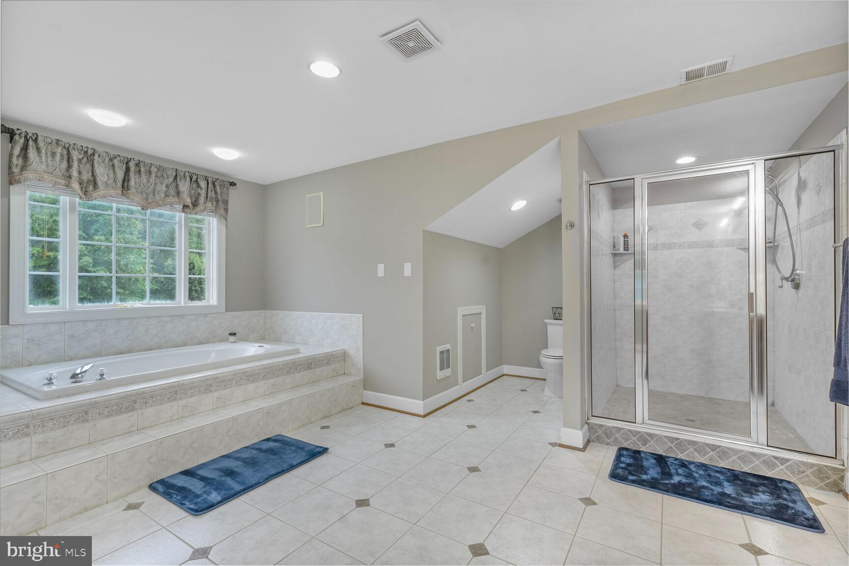Woodbridge, Virginia, 22192, United States, 5 Bedrooms Bedrooms, ,5 BathroomsBathrooms,Residential,For Sale,1825491