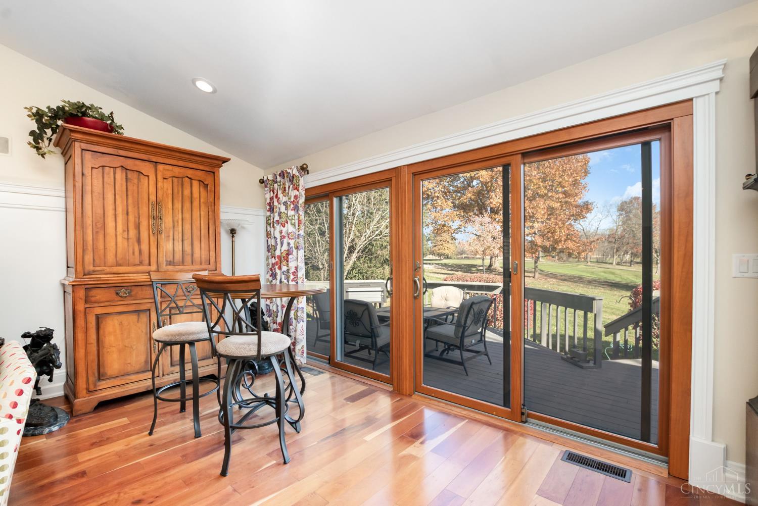 Blue Ash, Ohio, 45241, United States, 3 Bedrooms Bedrooms, ,3 BathroomsBathrooms,Residential,For Sale,2003391