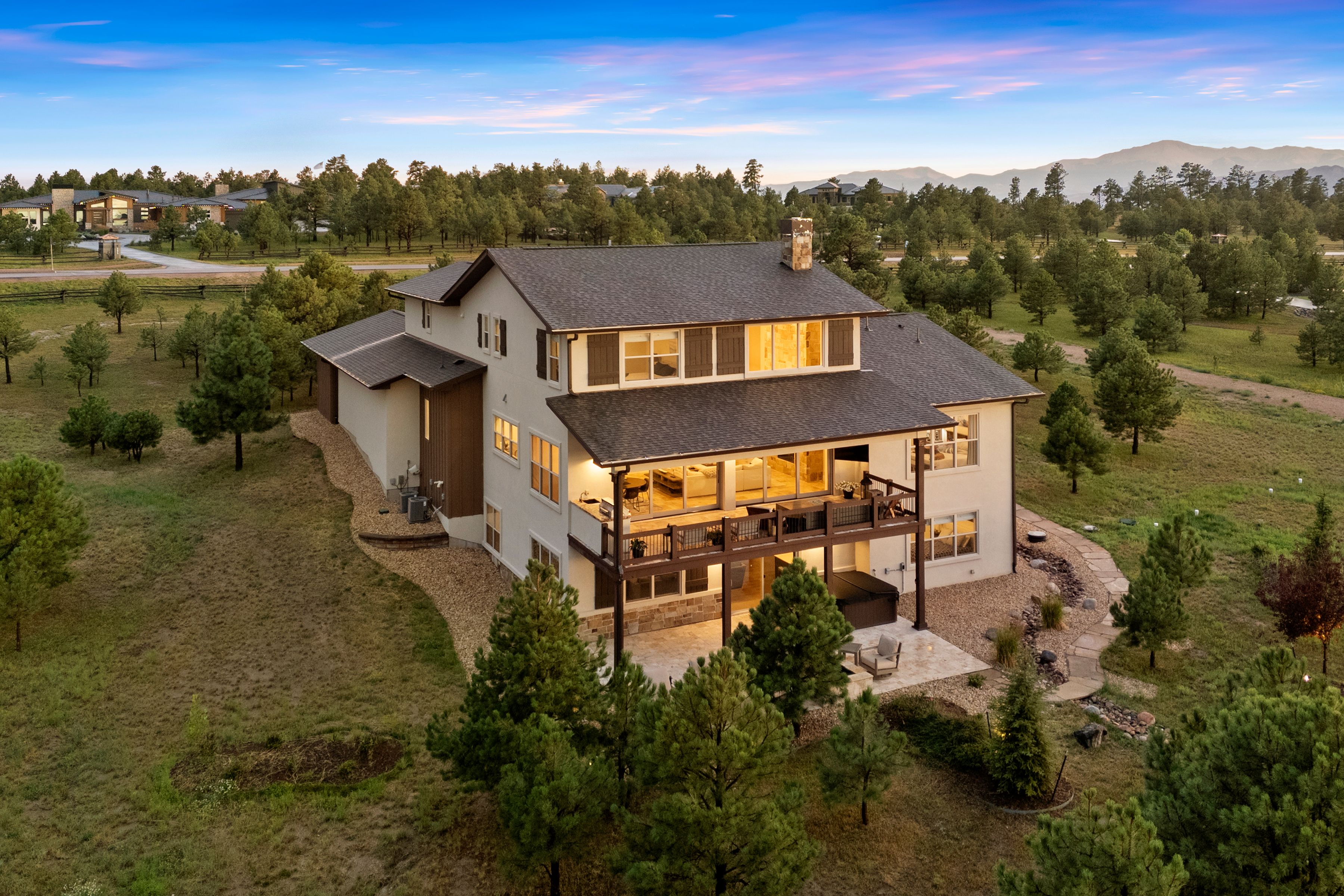  Stunning mountain modern Craftsman in Flying Horse North - 物件實景
