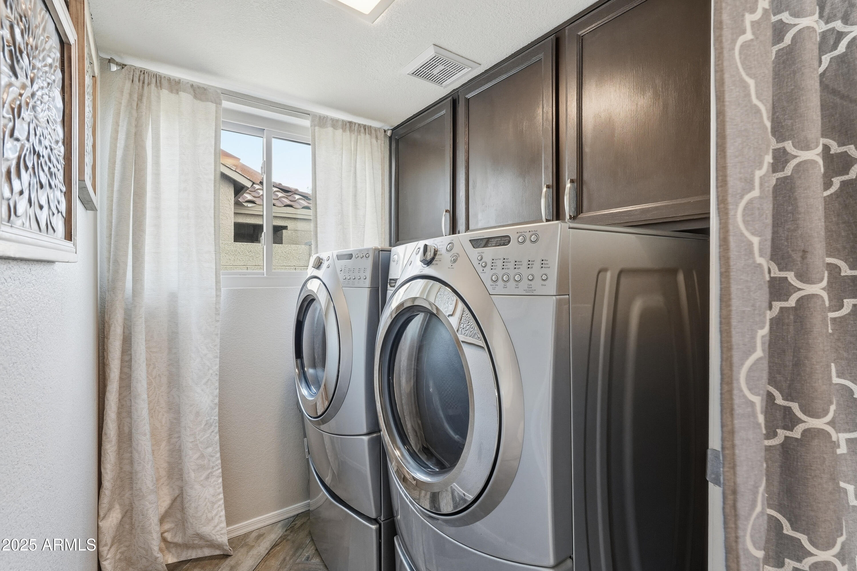 Gilbert, Arizona, 85234, United States, 4 Bedrooms Bedrooms, ,3 BathroomsBathrooms,Residential,For Sale,1997070