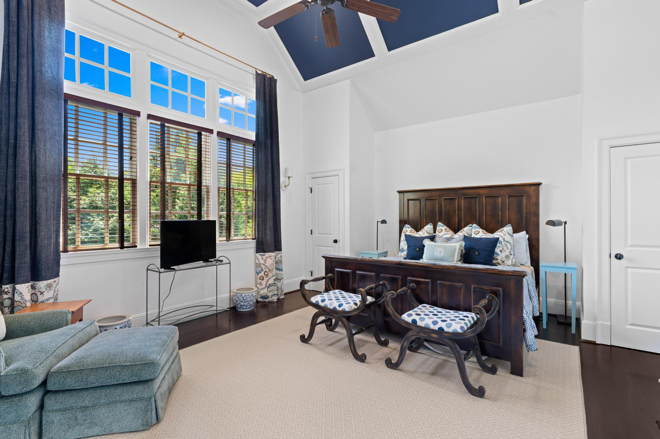  Sophisticated Newer Custom-built Home in Desirable Garden Hills - 物件實景