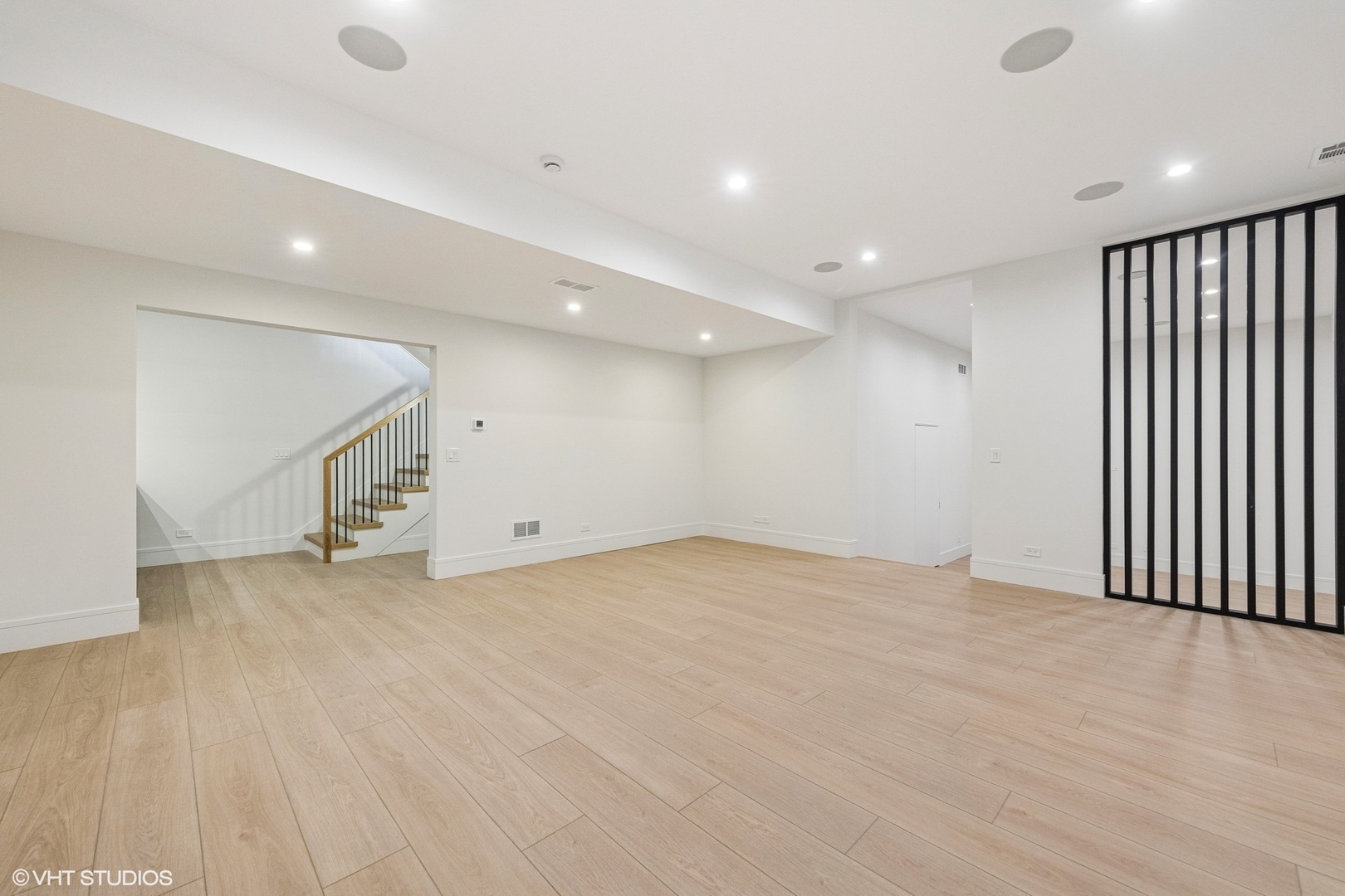 Hinsdale, Illinois, 60521, United States, 5 Bedrooms Bedrooms, ,6 BathroomsBathrooms,Residential,For Sale,1826886