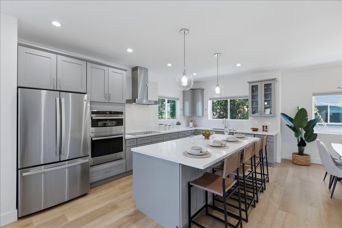 Mountain View, California, 94043, United States, 4 Bedrooms Bedrooms, ,4 BathroomsBathrooms,Residential,For Sale,1989678