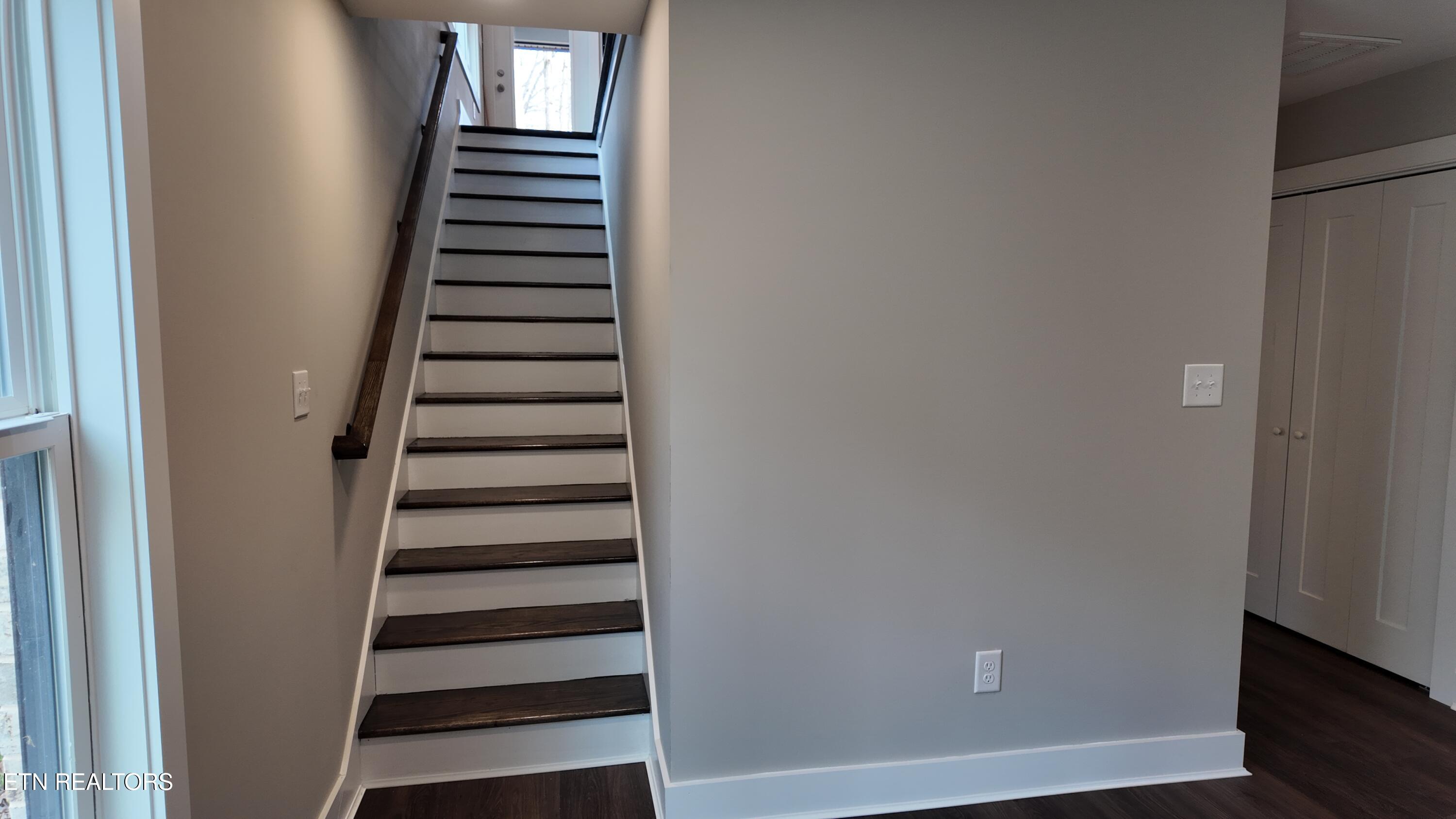 Loudon, Tennessee, 37774, United States, 4 Bedrooms Bedrooms, ,3 BathroomsBathrooms,Residential,For Sale,1981899