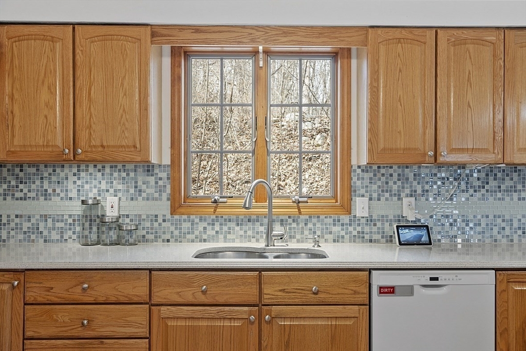 116 Island Rd, Lunenburg, Massachusetts, 01462, United States, 5 Bedrooms Bedrooms, ,4 BathroomsBathrooms,Residential,For Sale,116 Island Rd,1486813
