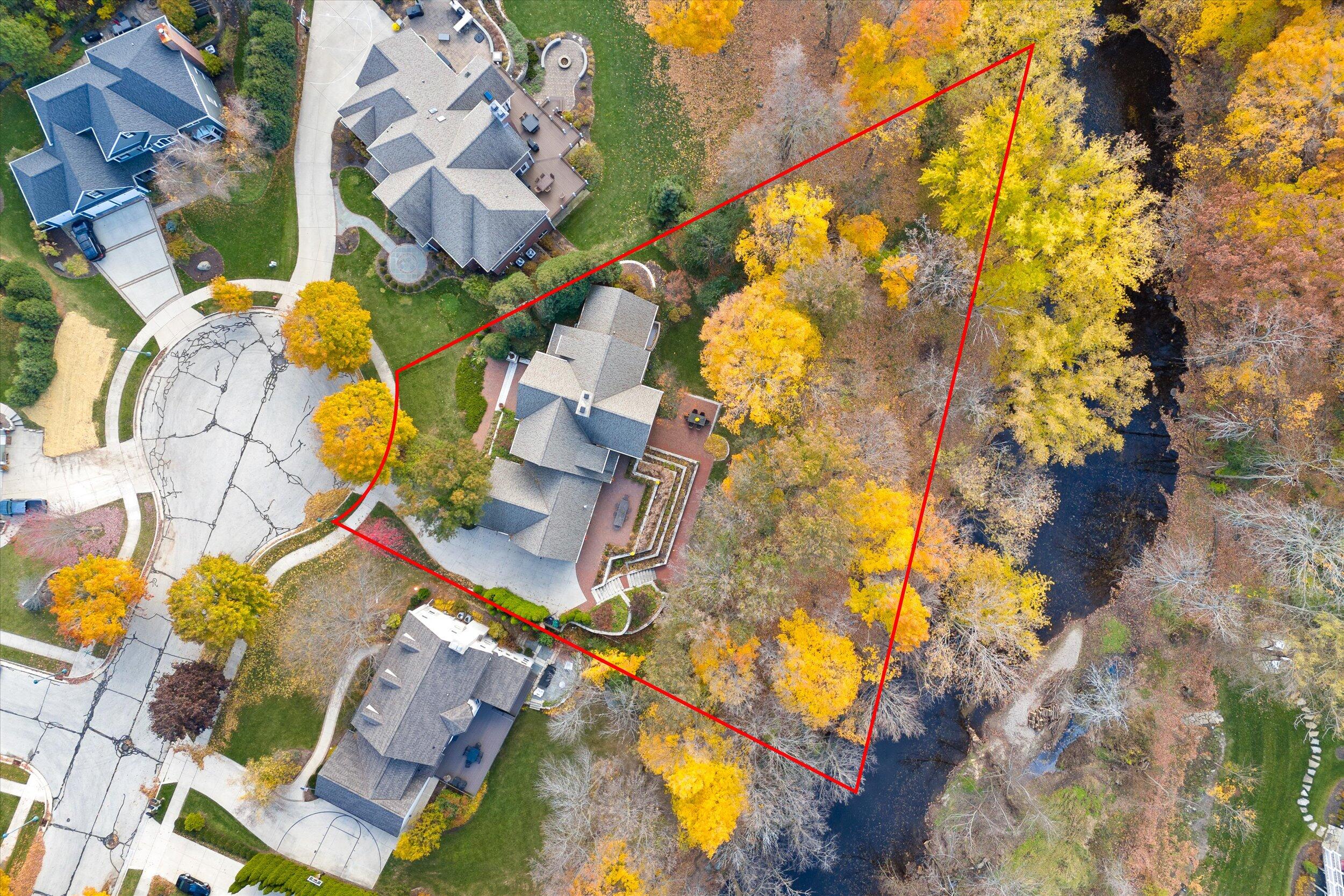 Grafton, Wisconsin, 53024, United States, 4 Bedrooms Bedrooms, ,6 BathroomsBathrooms,Residential,For Sale,1989565