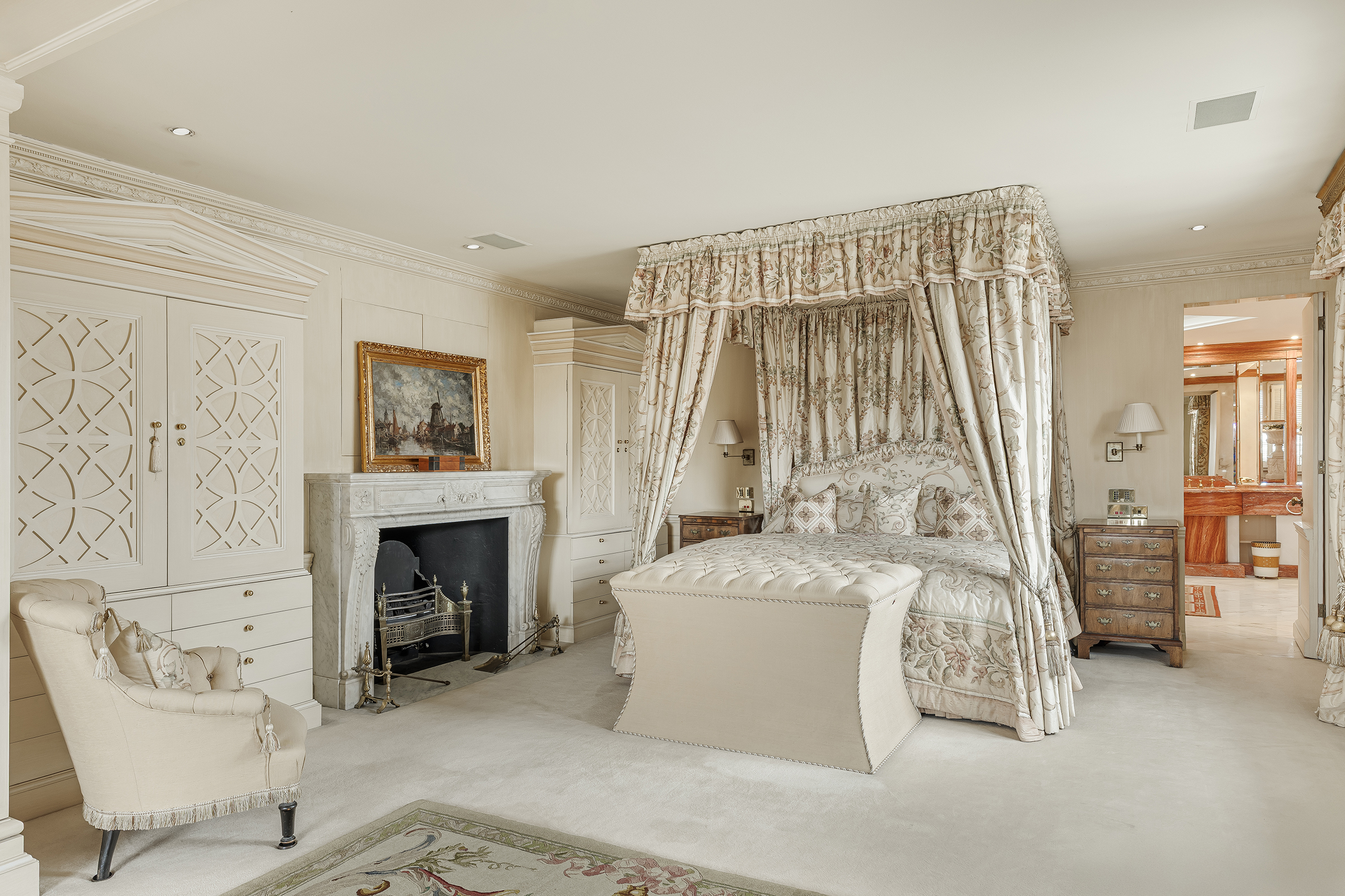  A Grand Lateral Penthouse with Direct Lift Access on Chesham Place - 物件實景