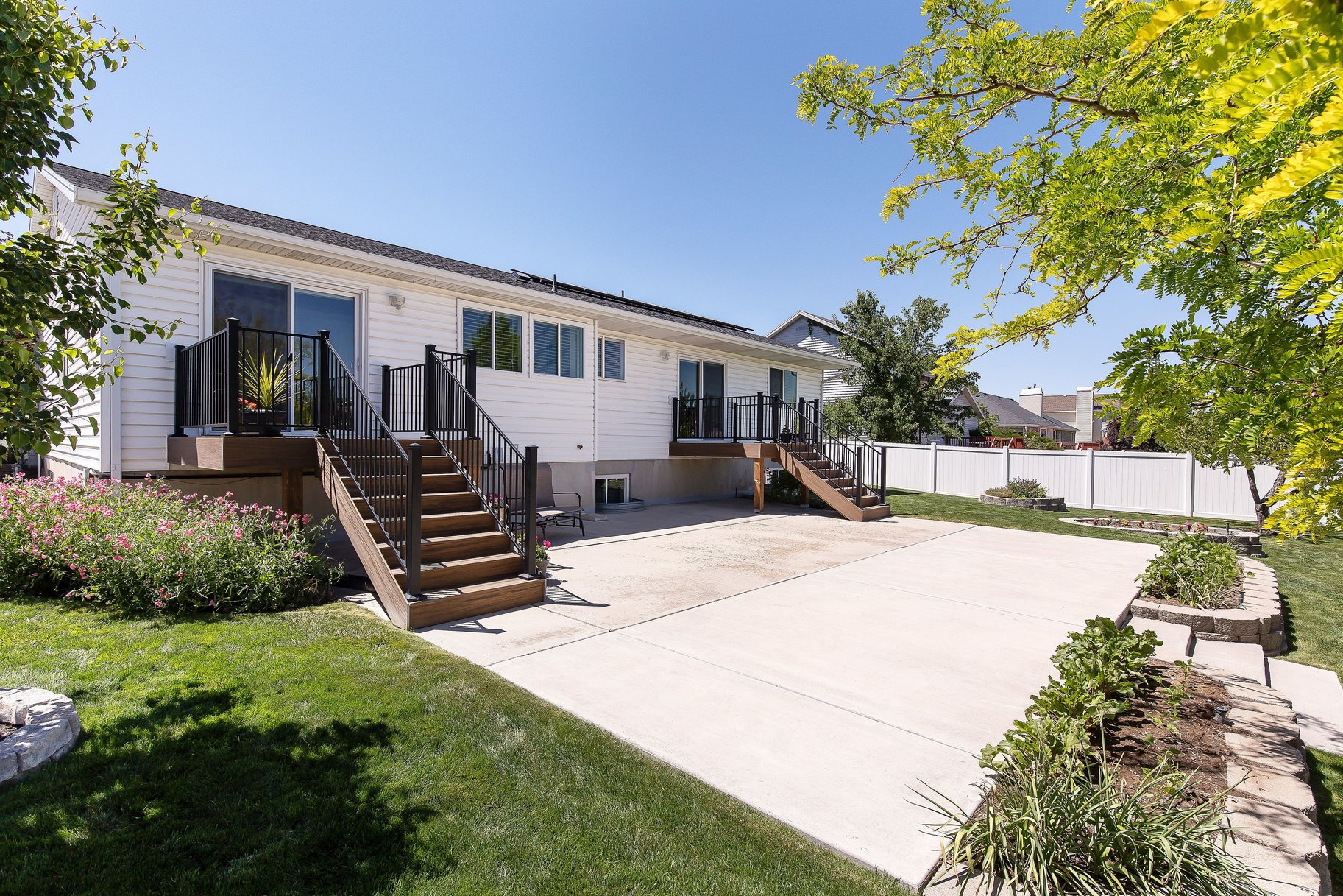  Lovingly Maintained Exceptional Home - 物件實景
