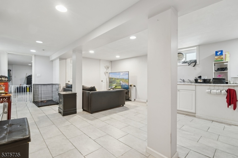 Garfield City, New Jersey, 07026, United States, 4 Bedrooms Bedrooms, ,3 BathroomsBathrooms,Residential,For Sale,1913233