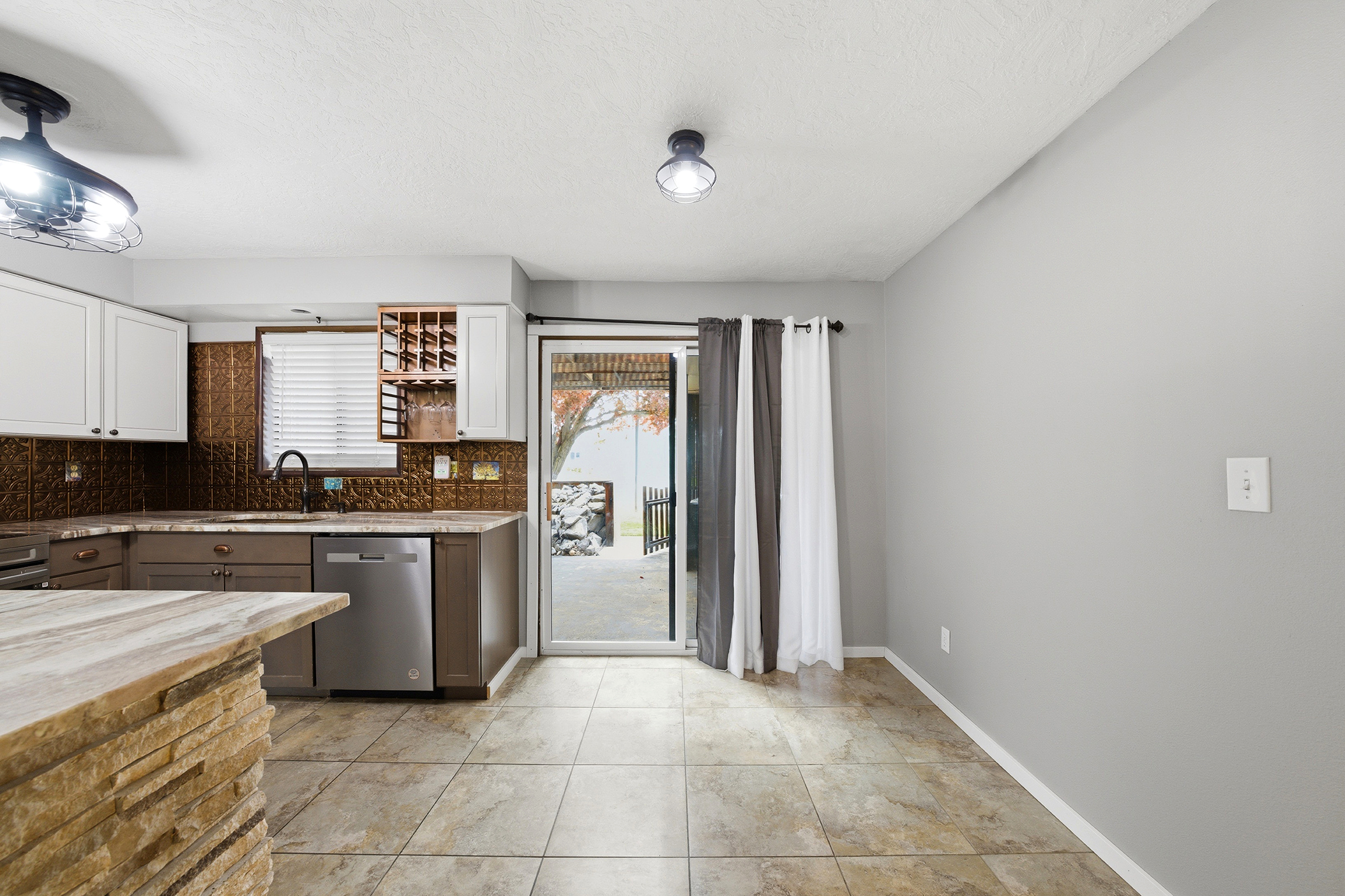  Updated and move in ready - 物件實景