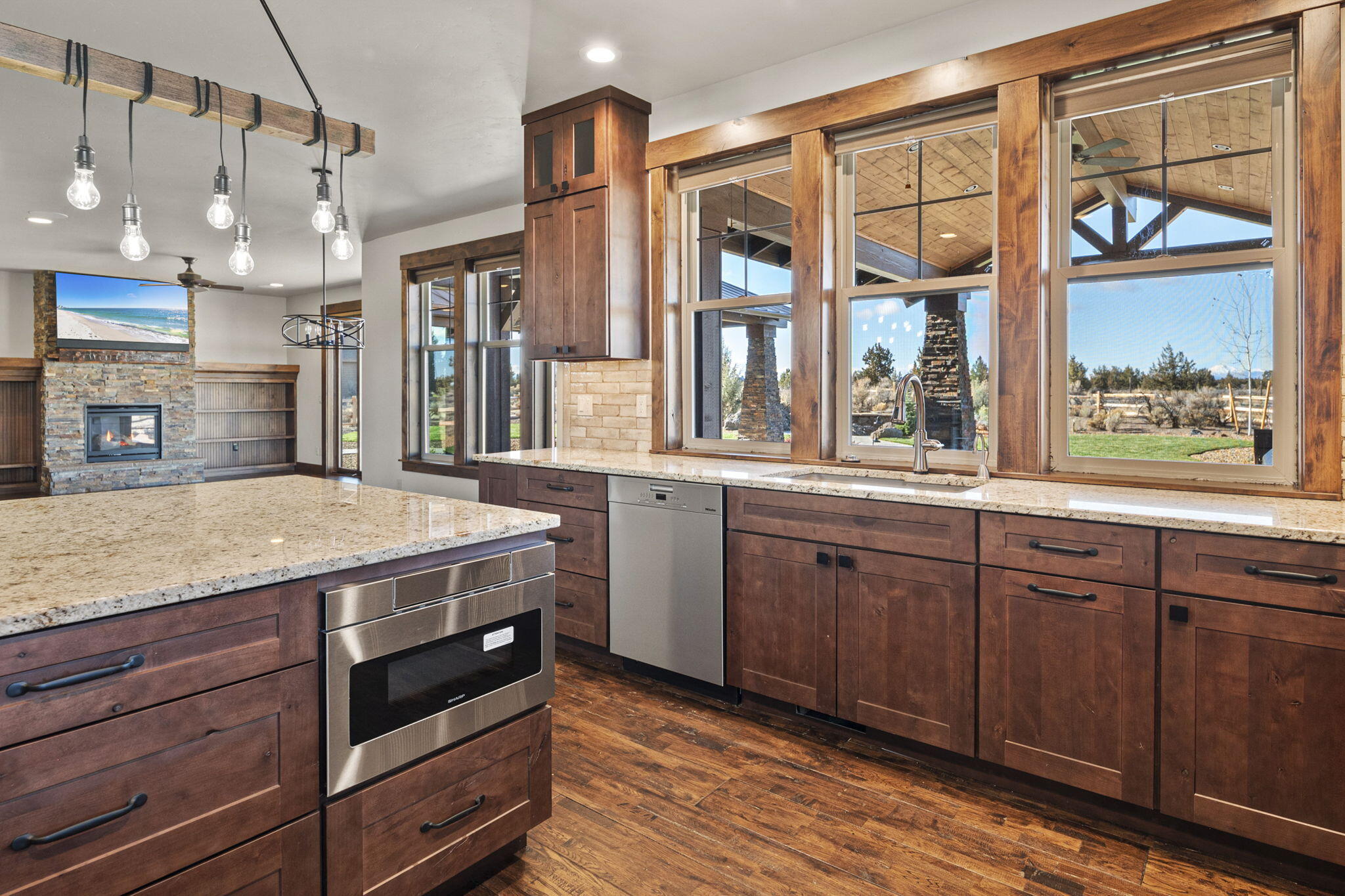 Powell Butte, Oregon, 97753, United States, 4 Bedrooms Bedrooms, ,3 BathroomsBathrooms,Residential,For Sale,1973893