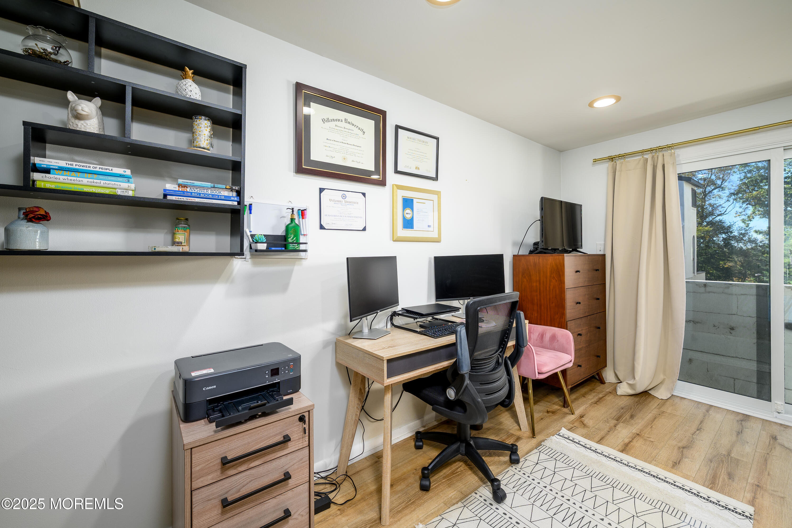 Red Bank, New Jersey, 07701, United States, 2 Bedrooms Bedrooms, ,3 BathroomsBathrooms,Residential,For Sale,1970602