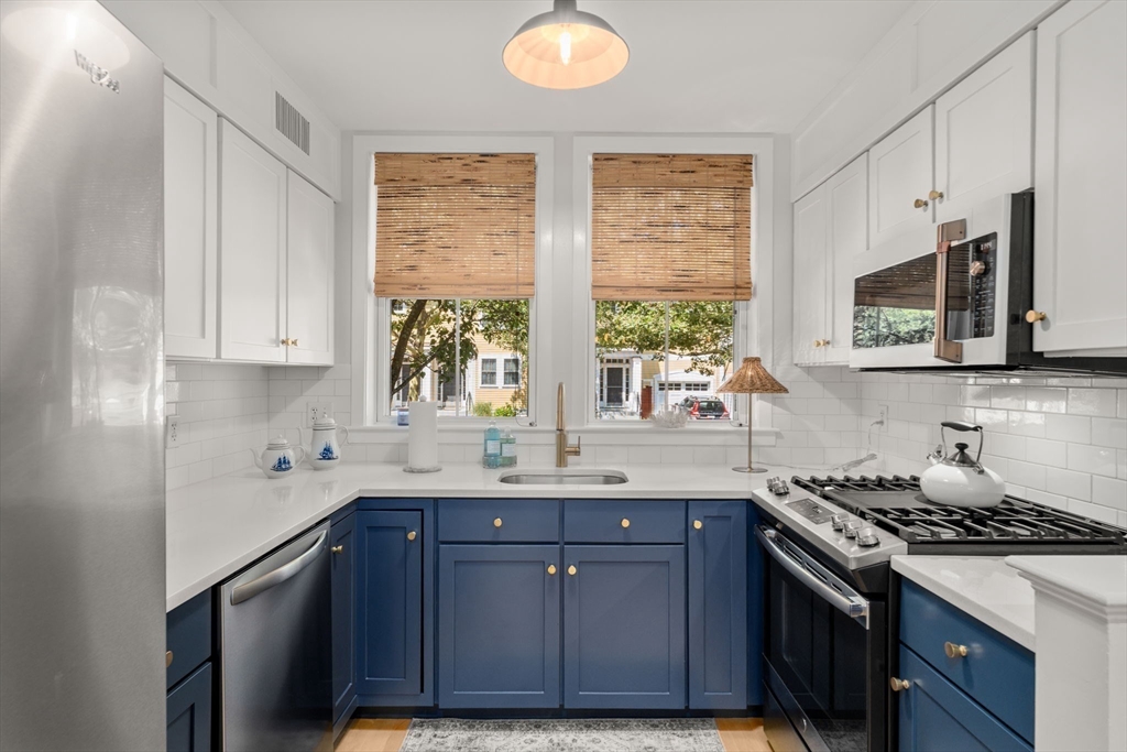 Newburyport, Massachusetts, 01950, United States, 3 Bedrooms Bedrooms, ,3 BathroomsBathrooms,Residential,For Sale,1918140