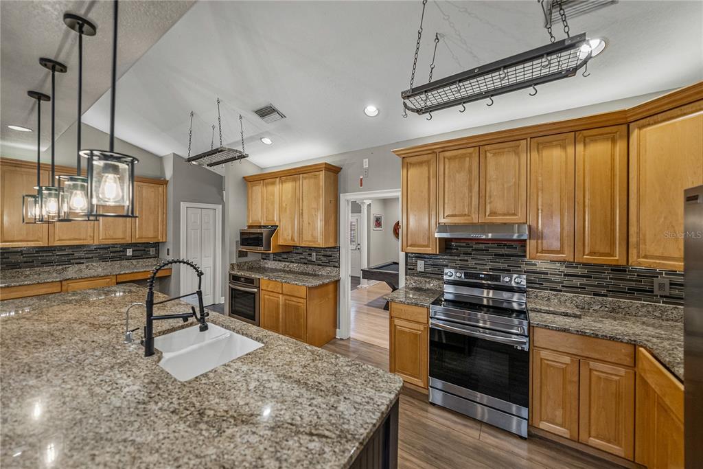 Seffner, Florida, 33584, United States, 5 Bedrooms Bedrooms, ,4 BathroomsBathrooms,Residential,For Sale,1991744