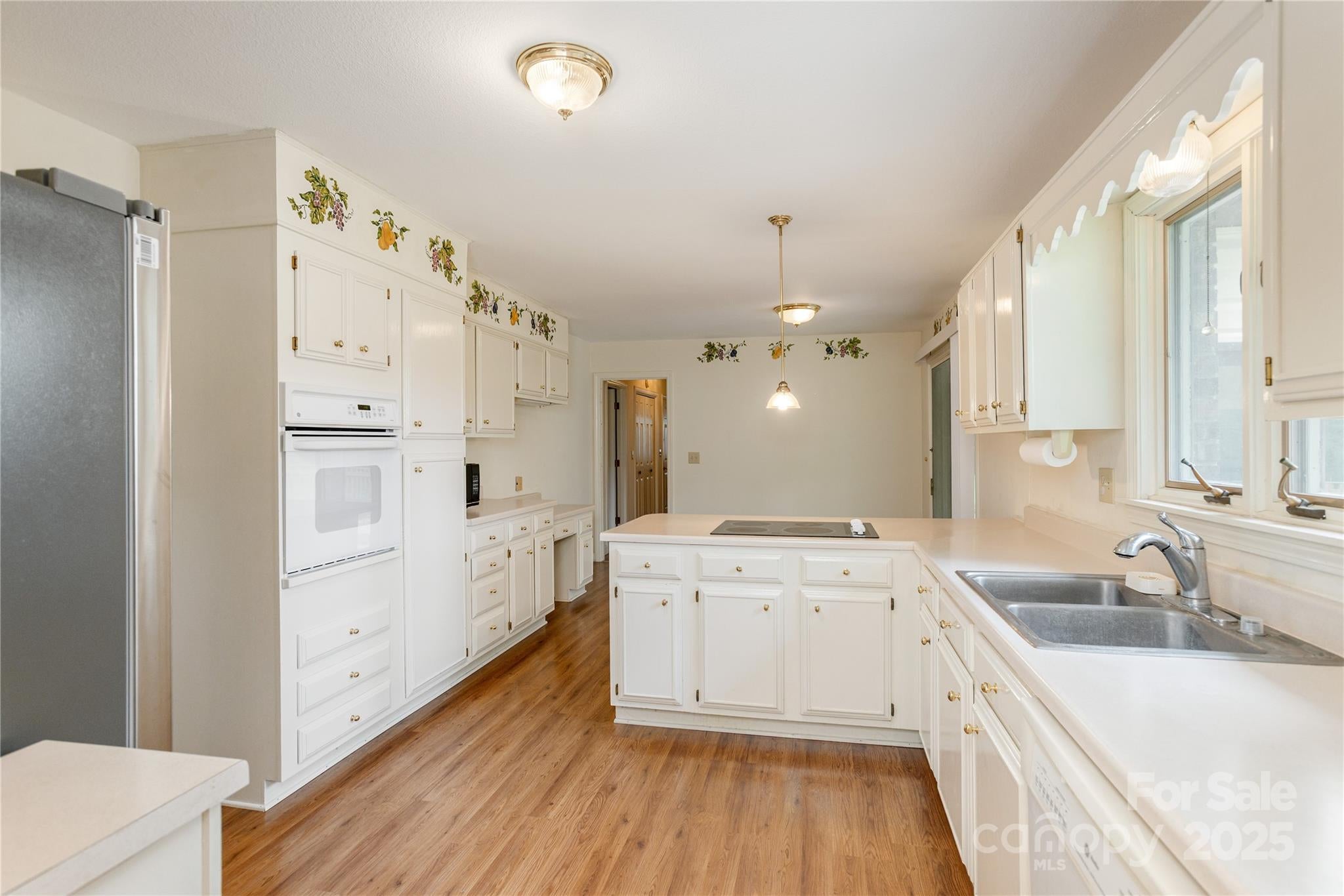 Hendersonville, North Carolina, 28791, United States, 3 Bedrooms Bedrooms, ,2 BathroomsBathrooms,Residential,For Sale,1910646