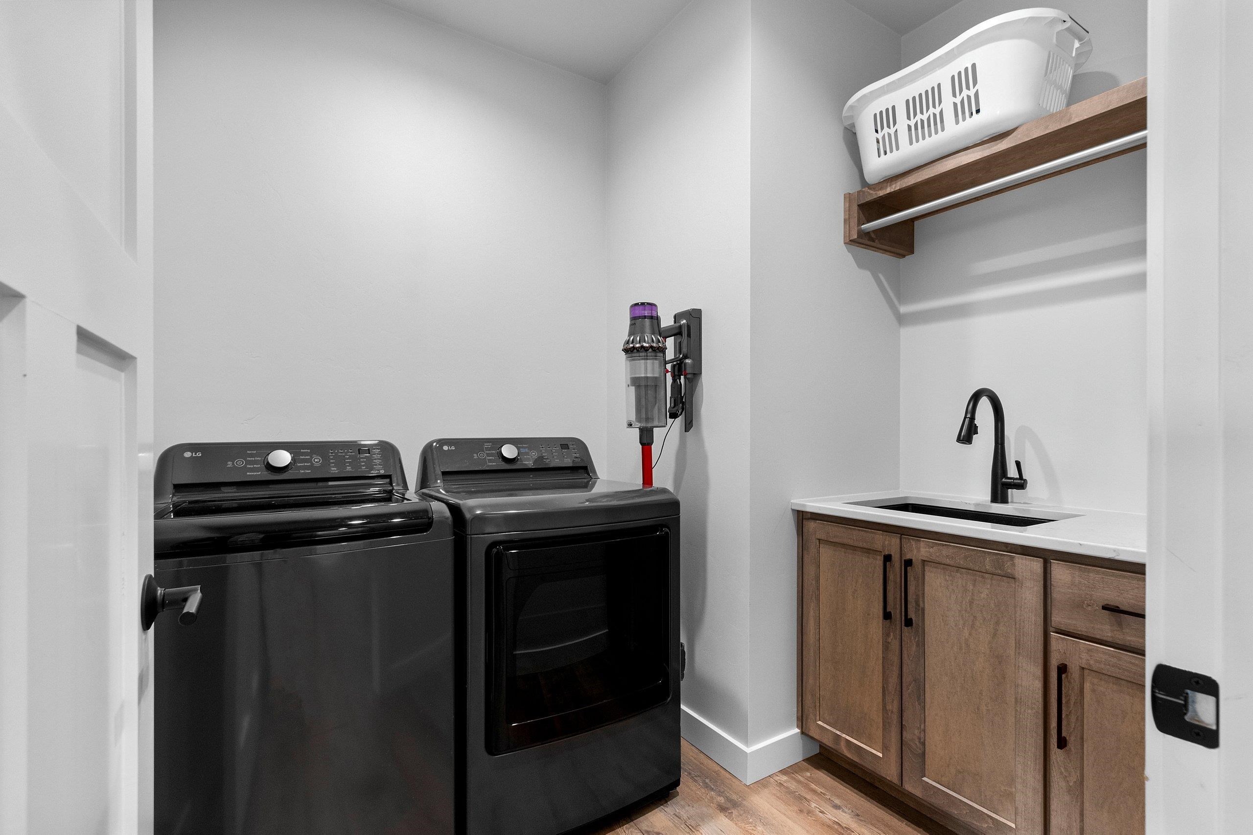 SUAMICO, Wisconsin, 54313, United States, 5 Bedrooms Bedrooms, ,4 BathroomsBathrooms,Residential,For Sale,2000952