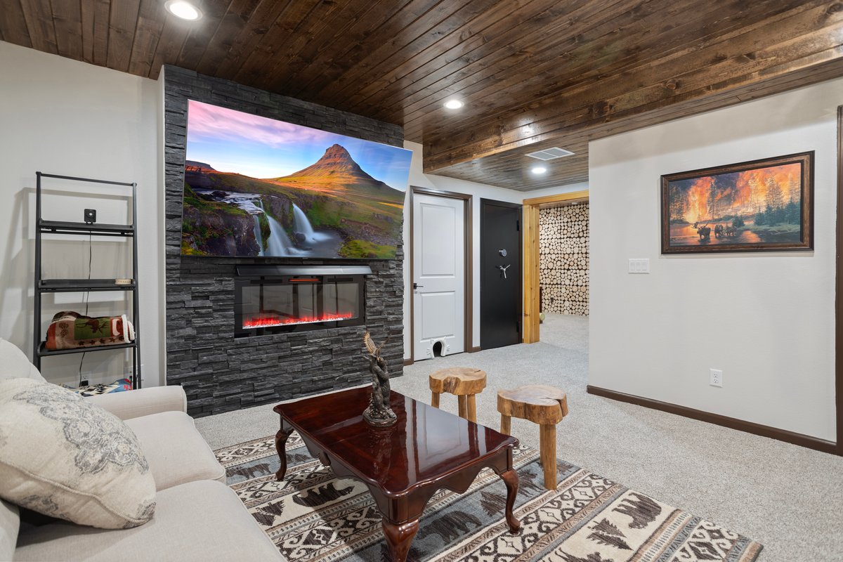 Cheyenne, Wyoming, 82009, United States, 5 Bedrooms Bedrooms, ,3 BathroomsBathrooms,Residential,For Sale,1982356