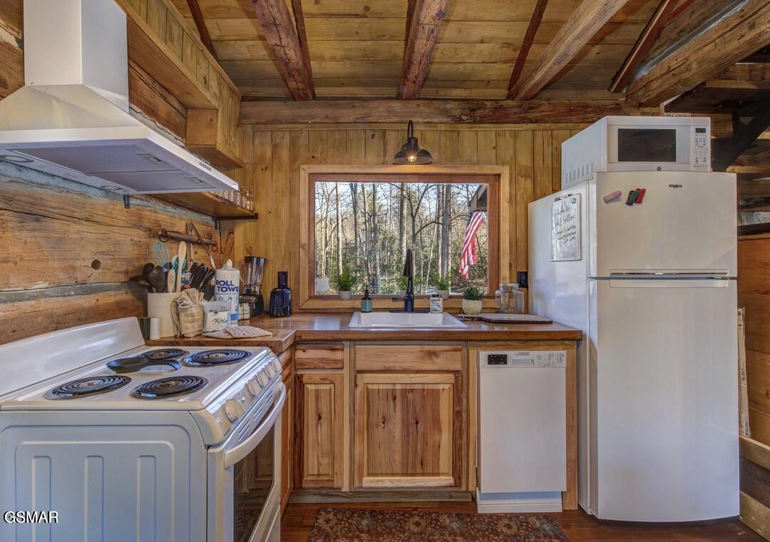 Cosby, Tennessee, 37722, United States, 3 Bedrooms Bedrooms, ,4 BathroomsBathrooms,Residential,For Sale,2036107