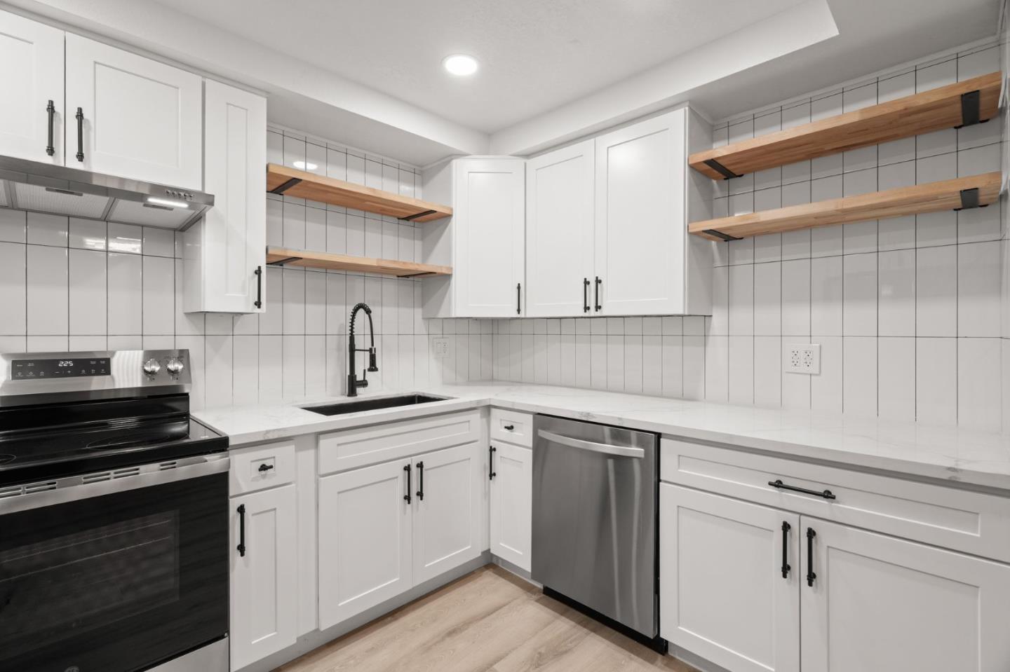 Mountain View, California, 94040, United States, 2 Bedrooms Bedrooms, ,2 BathroomsBathrooms,Residential,For Sale,1997525