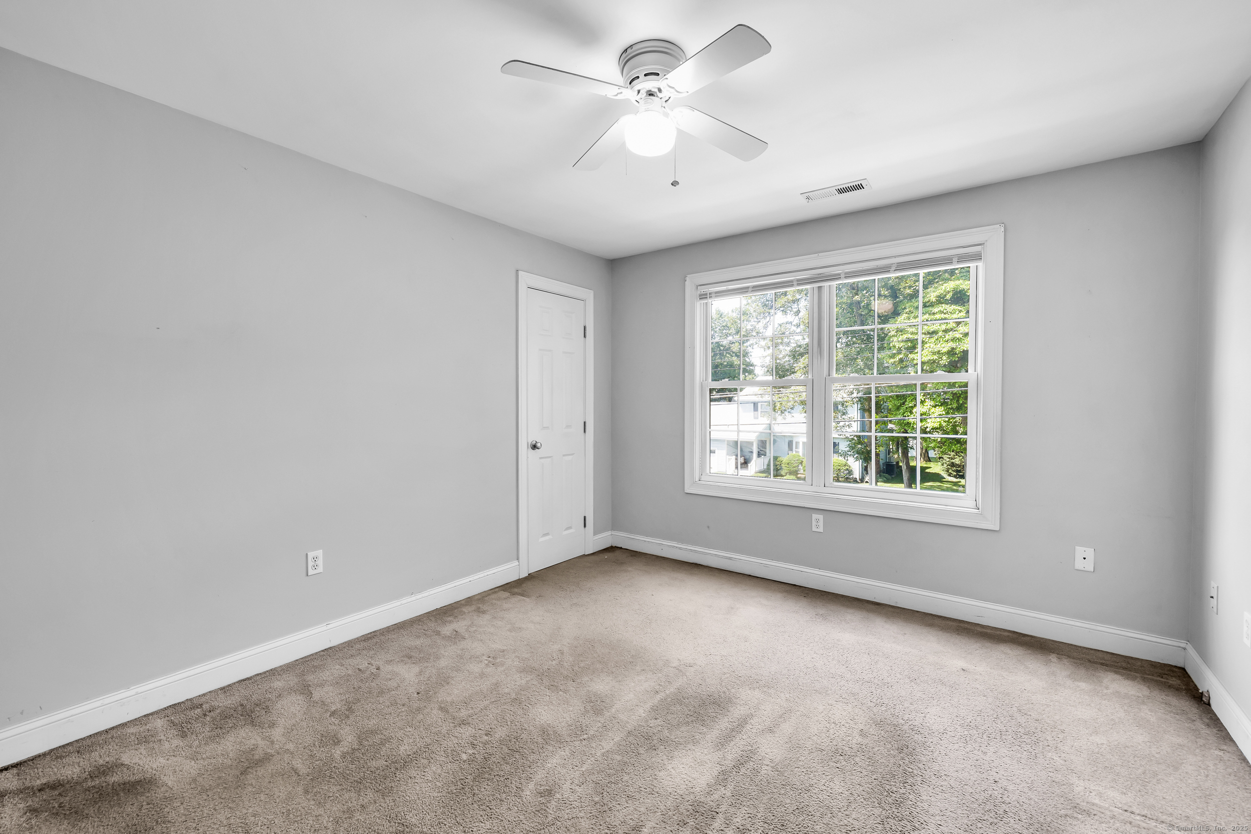 Stratford, Connecticut, 06614, United States, 5 Bedrooms Bedrooms, ,4 BathroomsBathrooms,Residential,For Sale,1896589