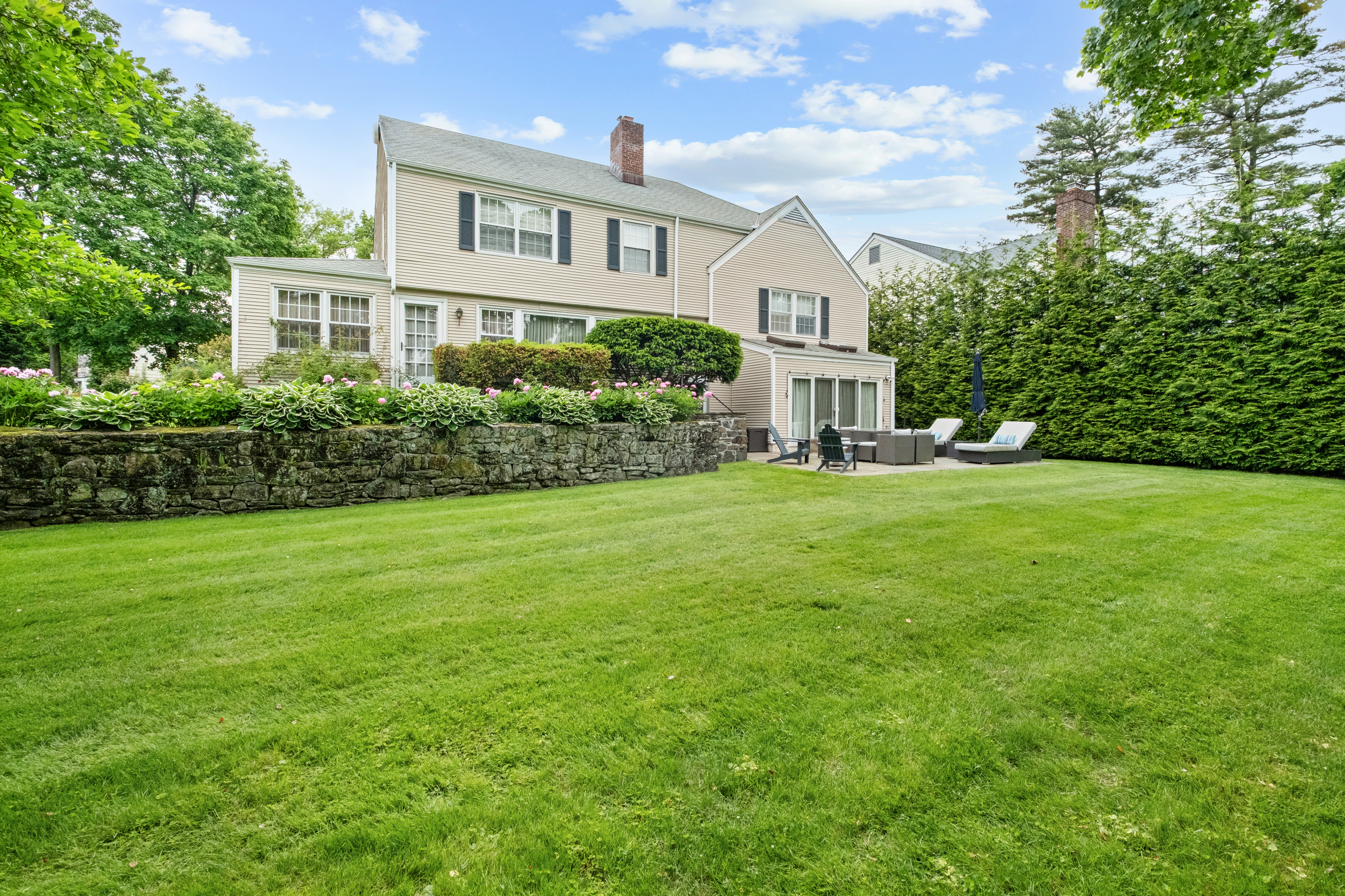  Beautifully Updated, Sun-Drenched Home - 物件實景