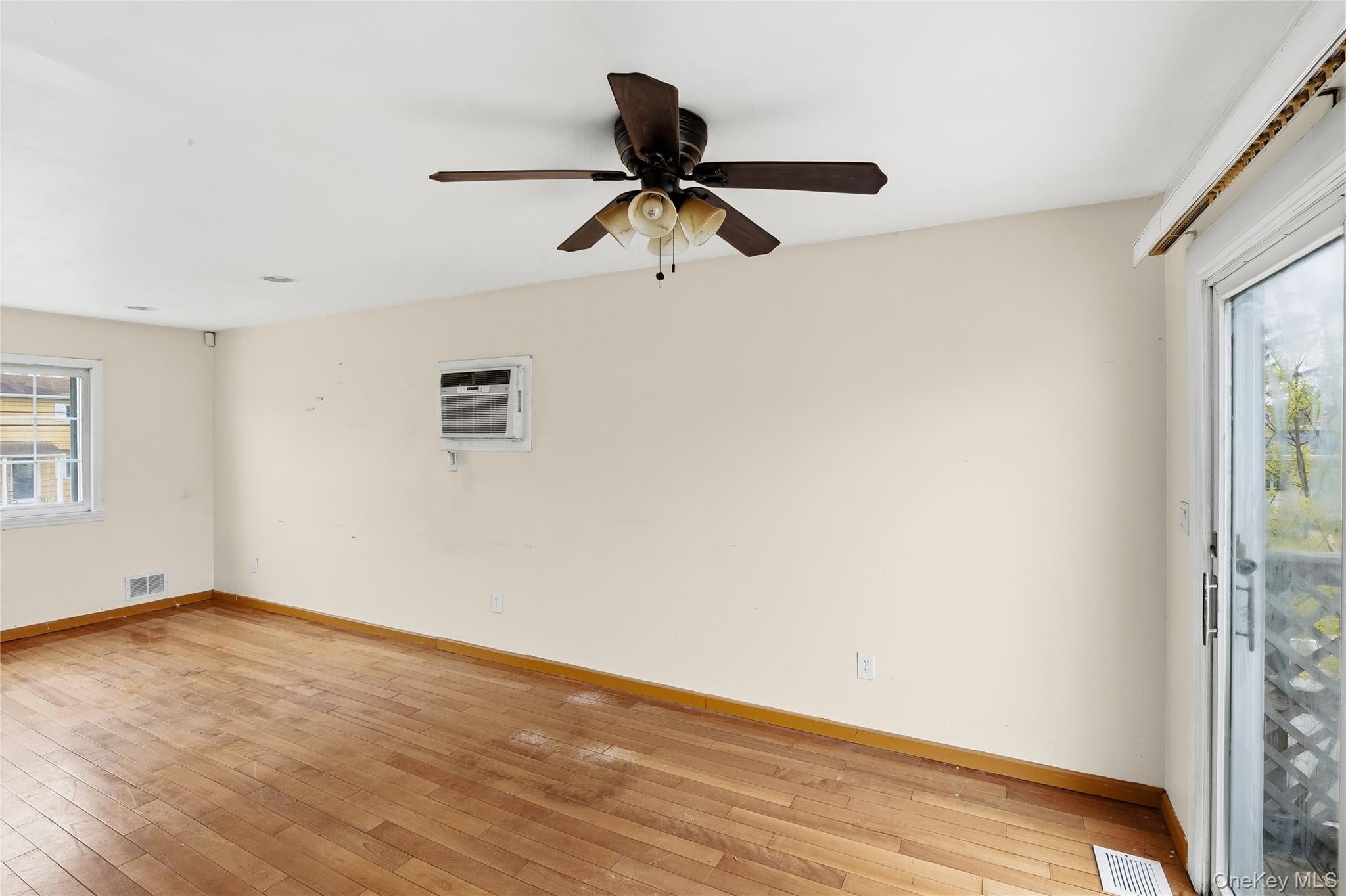 Selden, New York, 11784, United States, 5 Bedrooms Bedrooms, ,2 BathroomsBathrooms,Residential,For Sale,2049054
