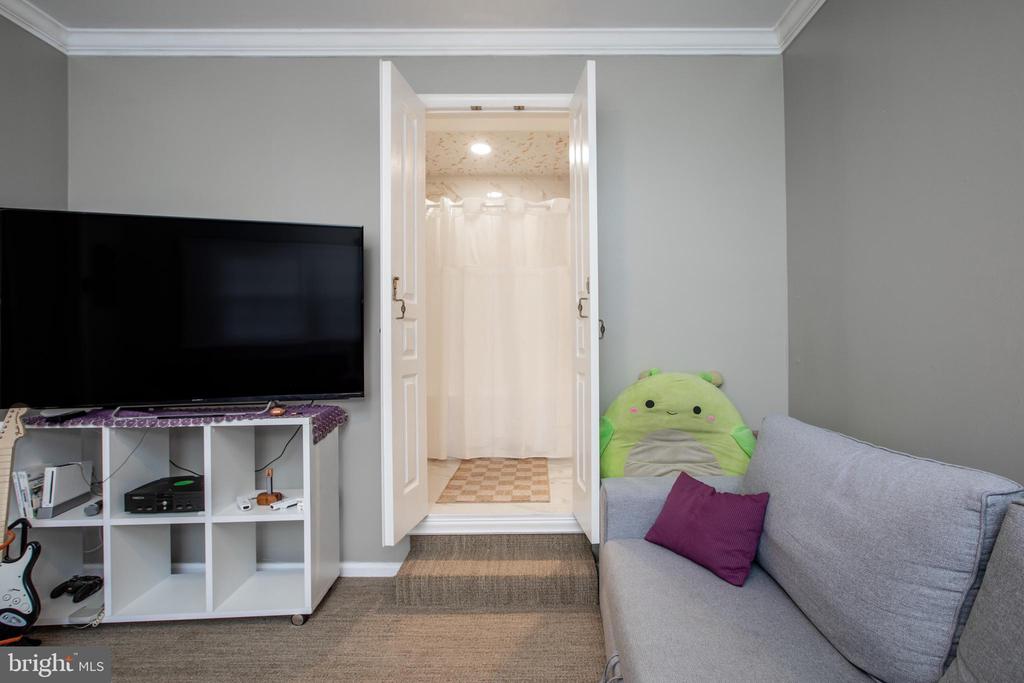 Hightstown, New Jersey, 08520, United States, 5 Bedrooms Bedrooms, ,4 BathroomsBathrooms,Residential,For Sale,1928581