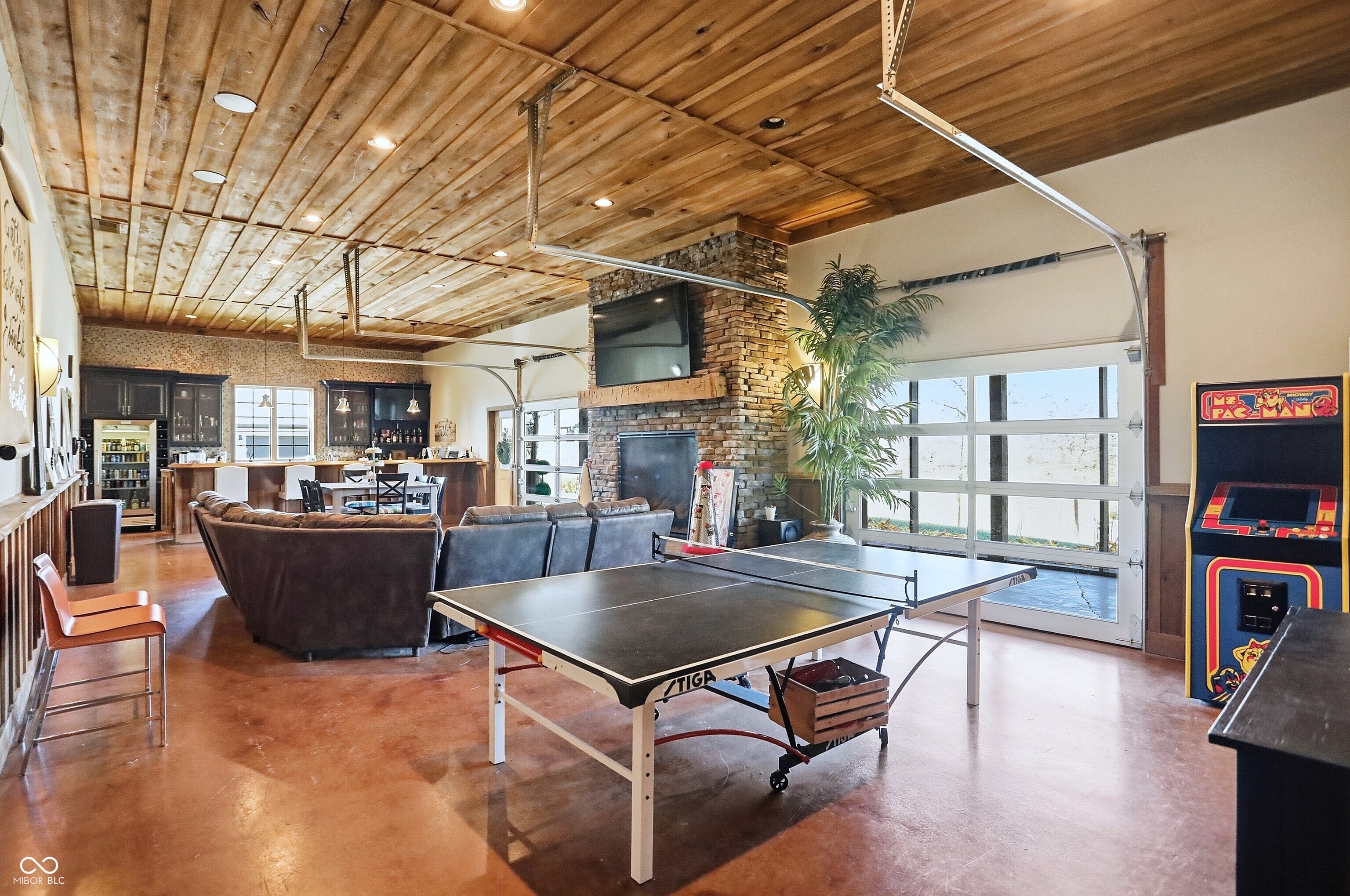 Bargersville, Indiana, 46106, United States, 5 Bedrooms Bedrooms, ,6 BathroomsBathrooms,Residential,For Sale,1992401