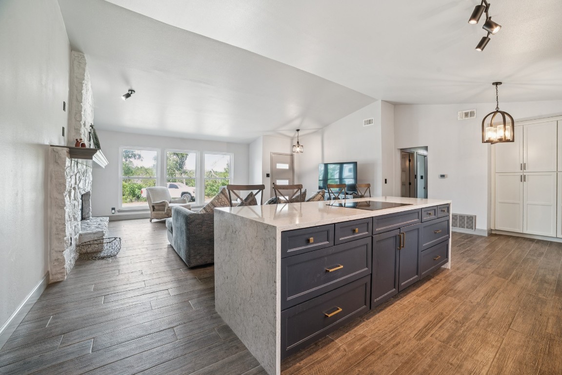 Austin, Texas, 78736, United States, 3 Bedrooms Bedrooms, ,2 BathroomsBathrooms,Residential,For Sale,1849915