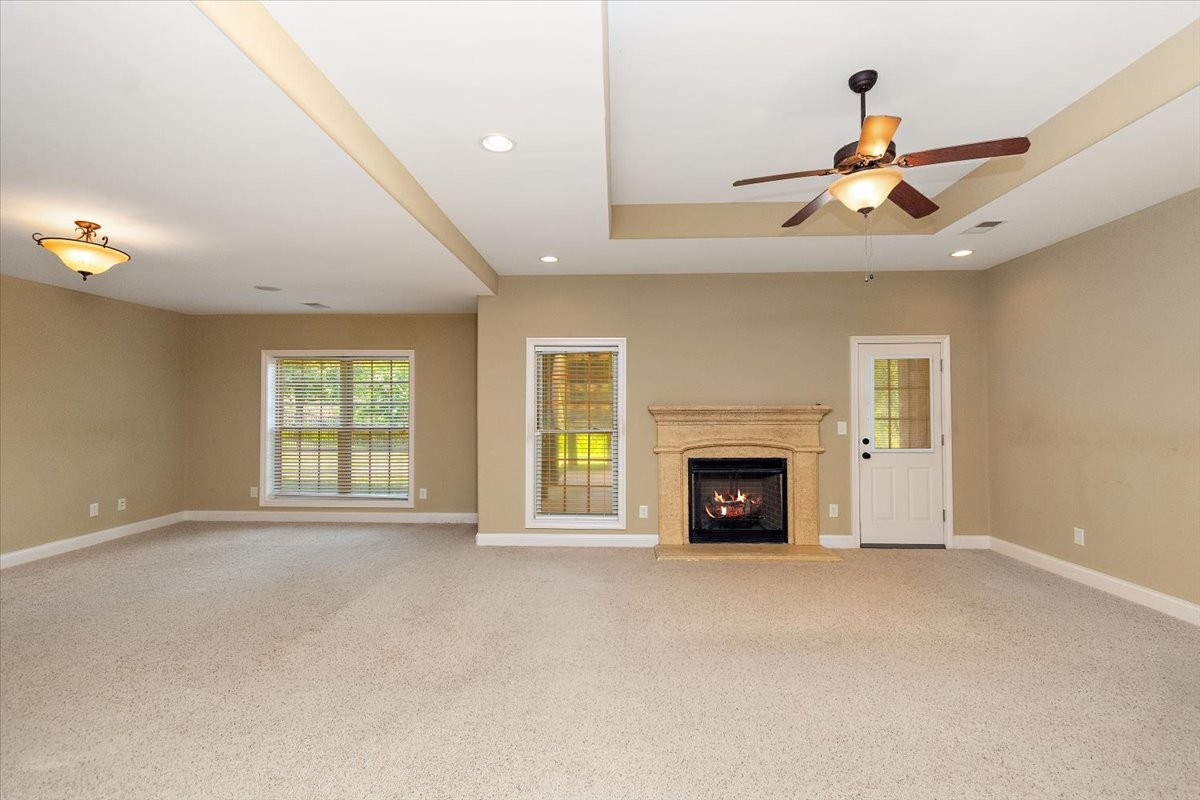 Clarksville, Tennessee, 37043, United States, 4 Bedrooms Bedrooms, ,4 BathroomsBathrooms,Residential,For Sale,1933080