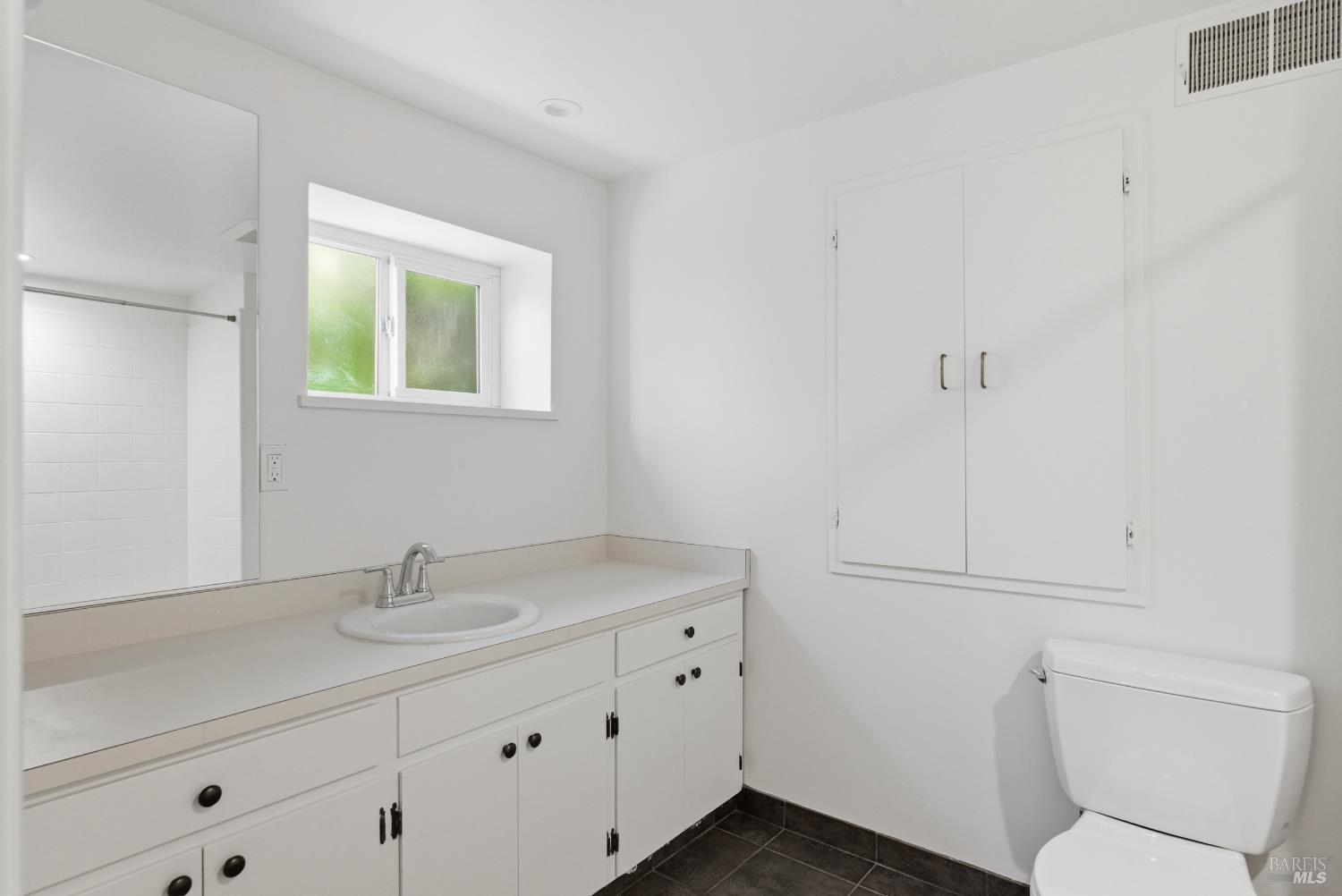 Corte Madera, California, 94925, United States, 6 Bedrooms Bedrooms, ,3 BathroomsBathrooms,Residential,For Sale,1986479