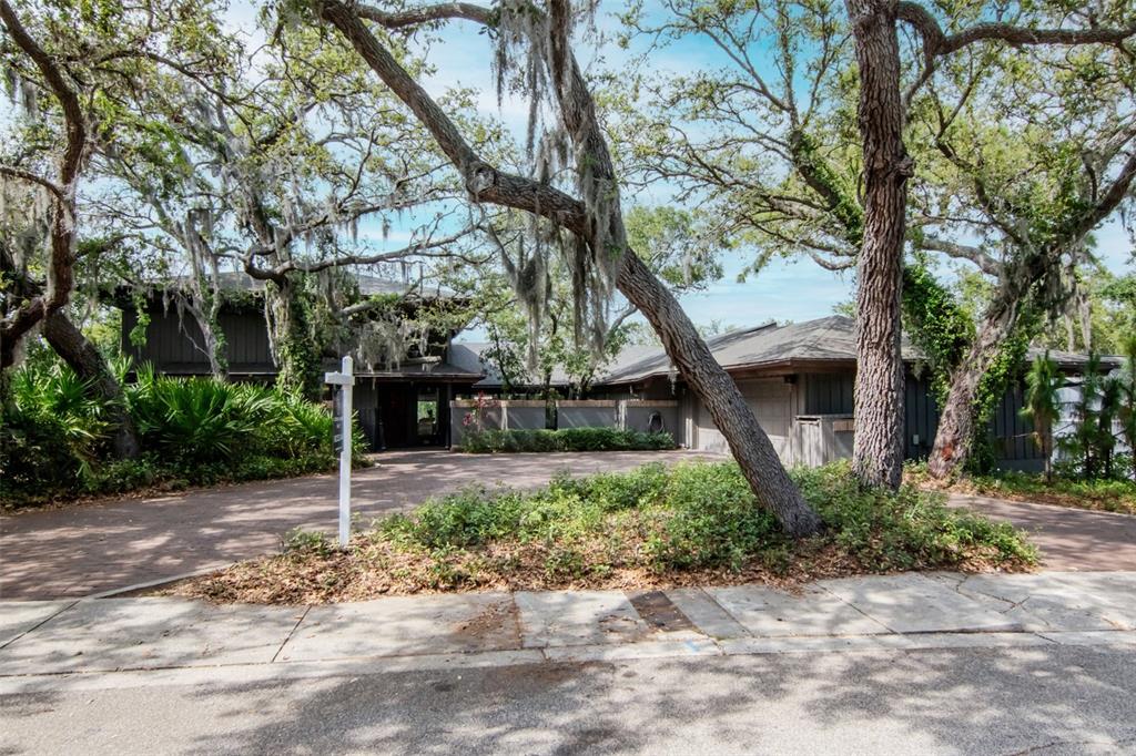 Dunedin, Florida, 34698, United States, 4 Bedrooms Bedrooms, ,5 BathroomsBathrooms,Residential,For Sale,1987490