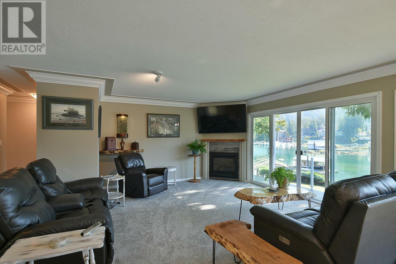 MADEIRA PARK, British Columbia, V0N 2H1, CA, 3 Bedrooms Bedrooms, ,3 BathroomsBathrooms,Residential,For Sale,1837526