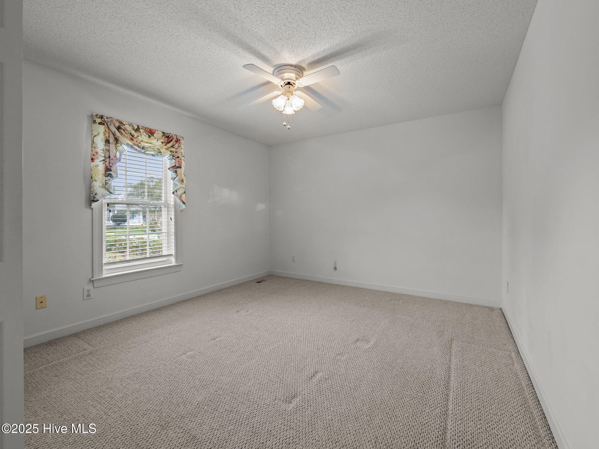 Cedar Point, North Carolina, 28584, United States, 3 Bedrooms Bedrooms, ,2 BathroomsBathrooms,Residential,For Sale,1957404