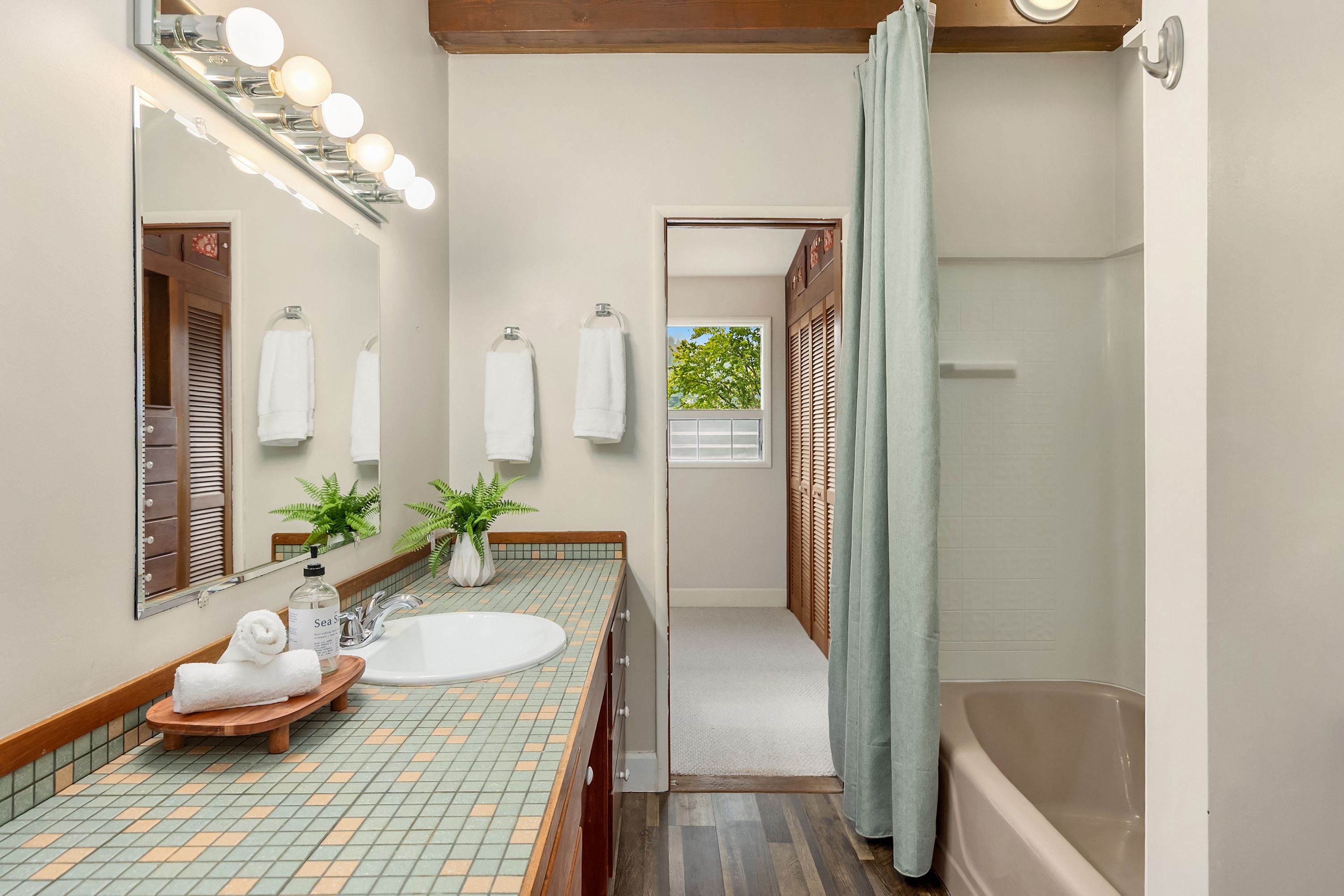  15122 & 15128 NE Anna Vera Lane, Bainbridge Island, WA 98110 - 物件實景