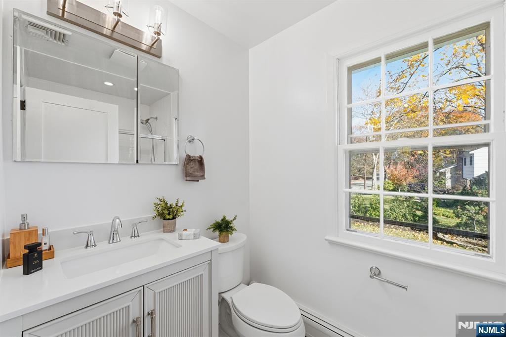 Twp of Washington, New Jersey, 07676, United States, 5 Bedrooms Bedrooms, ,3 BathroomsBathrooms,Residential,For Sale,1989508