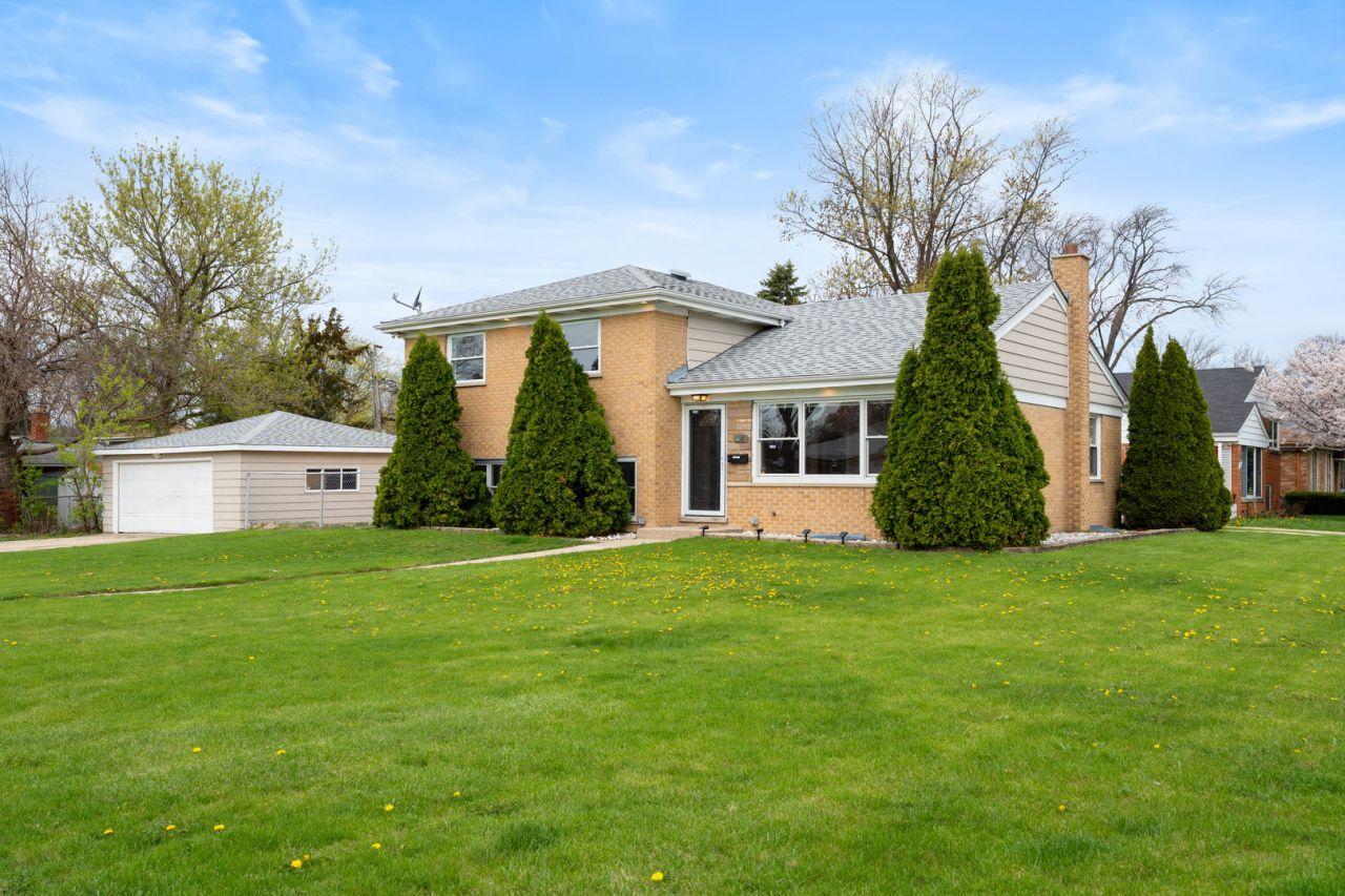 Des Plaines, Illinois, 60016, United States, 4 Bedrooms Bedrooms, ,2 BathroomsBathrooms,Residential,For Sale,1826836