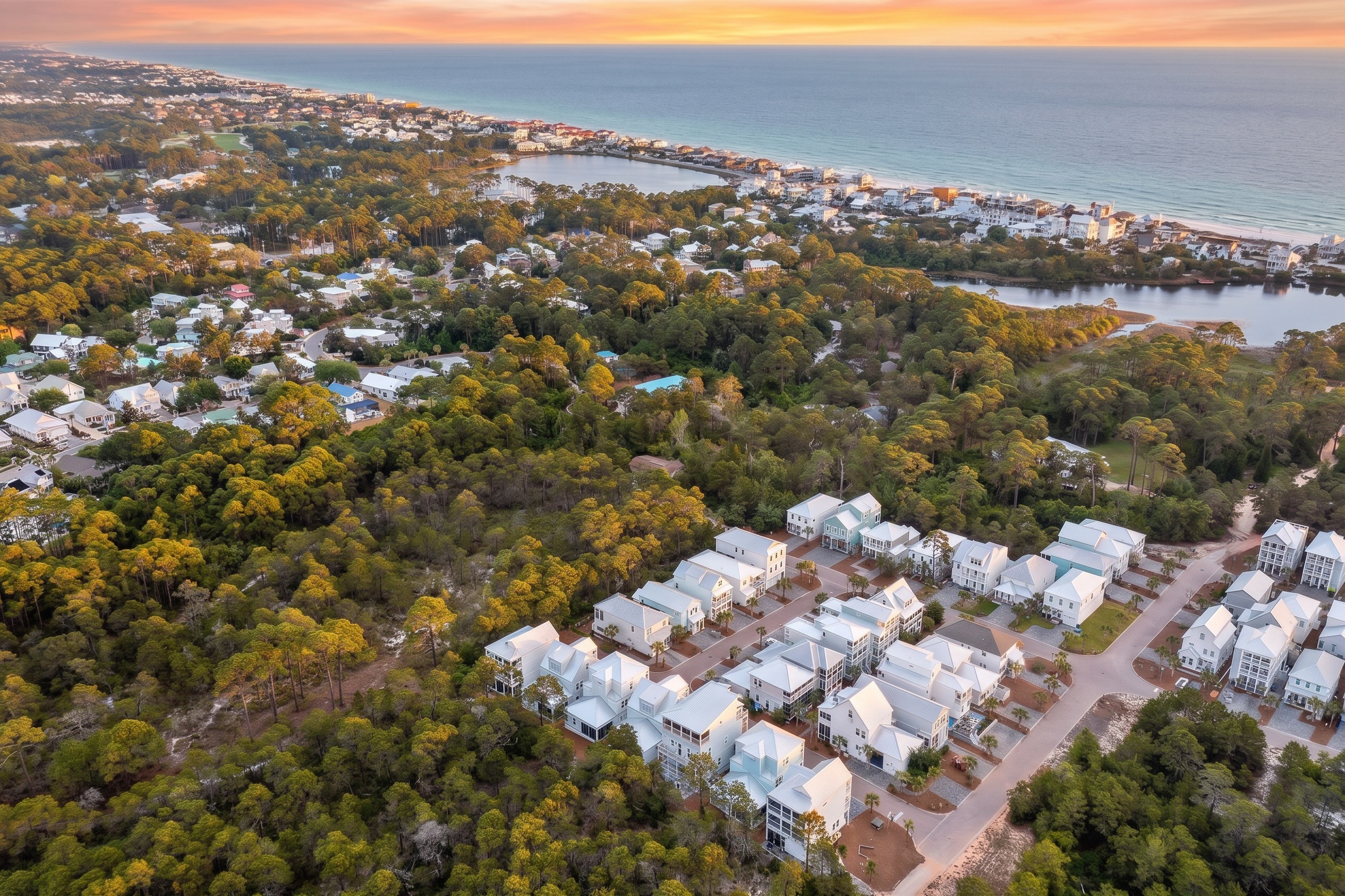  Like-New Coastal Retreat with Rare Privacy and Porches on Every Level - 物件實景