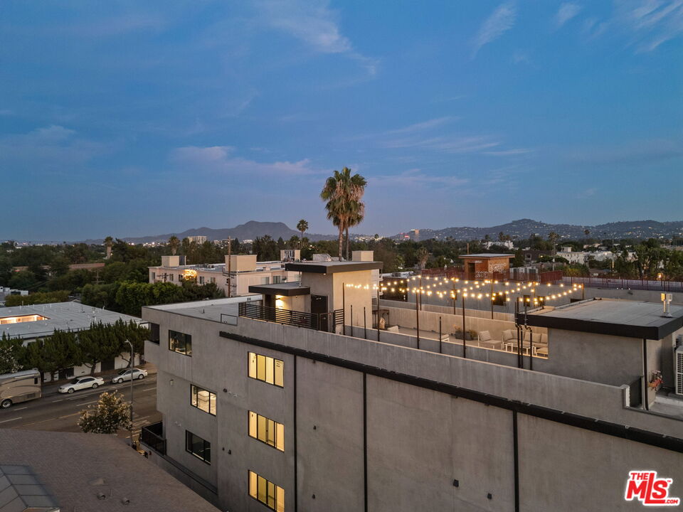 Valley Village, California, 91607, United States, 25 Bedrooms Bedrooms, ,Residential,For Sale,1932634