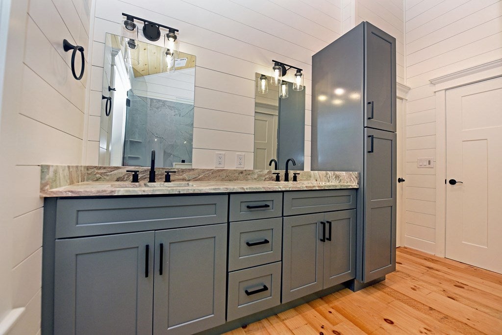 Blue Ridge, Georgia, 30513, United States, 2 Bedrooms Bedrooms, ,2 BathroomsBathrooms,Residential,For Sale,1805607