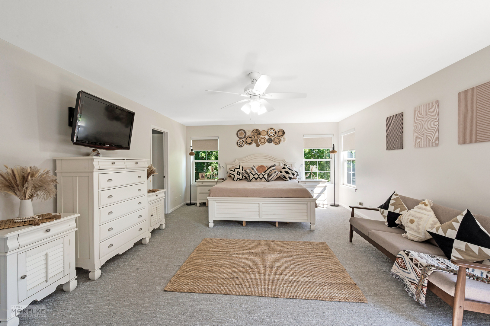 Montgomery, Illinois, 60538, United States, 5 Bedrooms Bedrooms, ,4 BathroomsBathrooms,Residential,For Sale,1925082